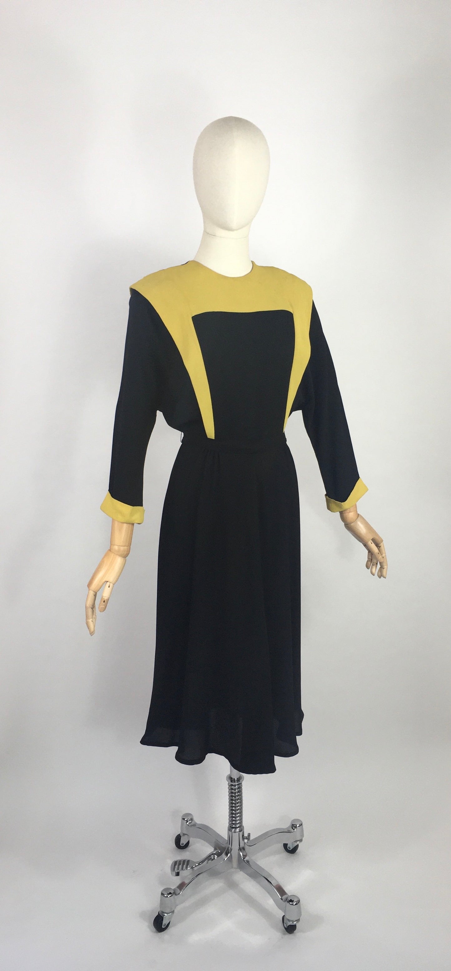 Original 1940’s Amazing Colour Block Dress with Strong Shoulders - In a Black & Chartreuse Colour Block