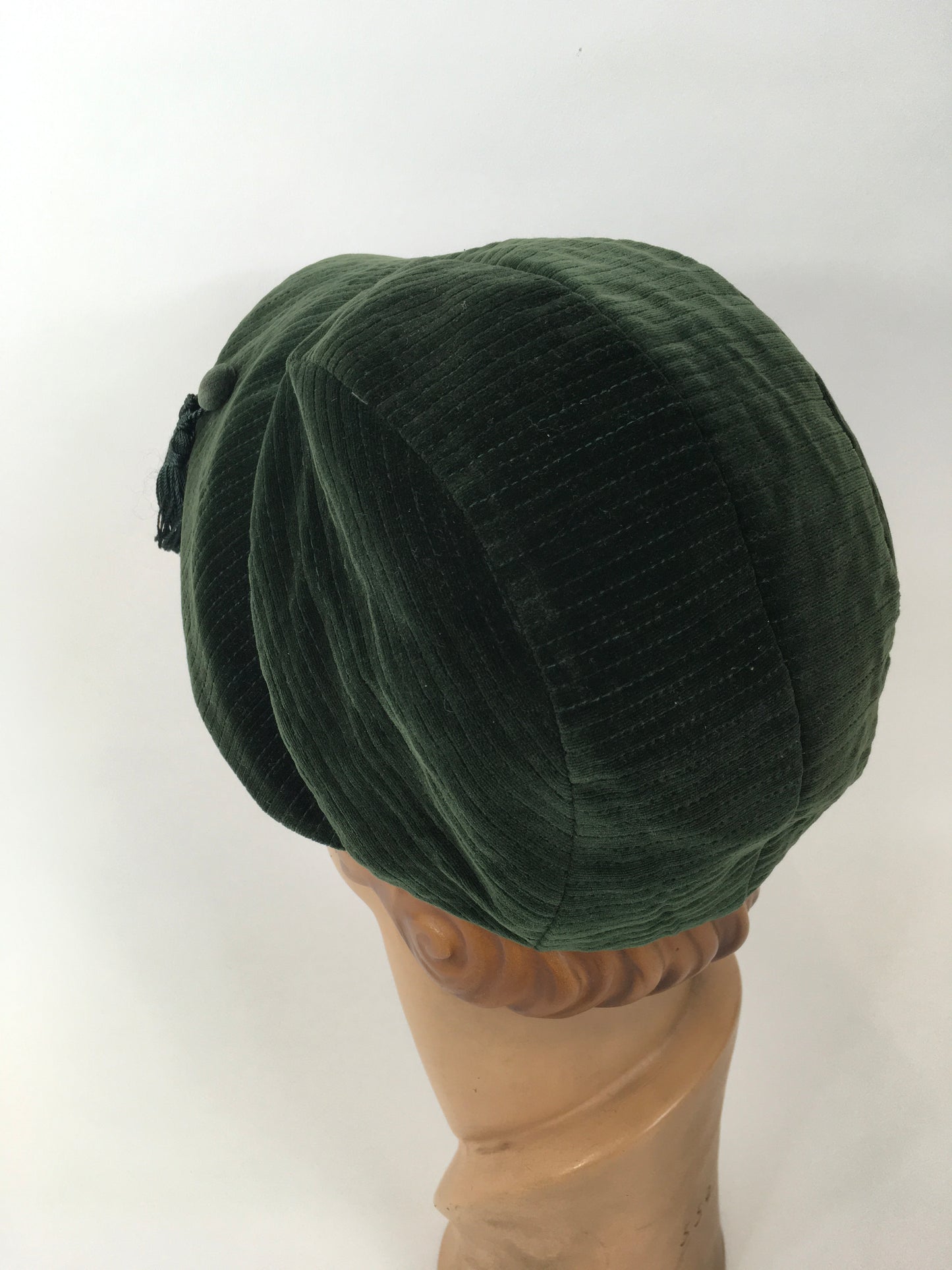 Original 1930’s Fabulous Sportswear Hat - In A Divine Rich Green Velvet with Tassel