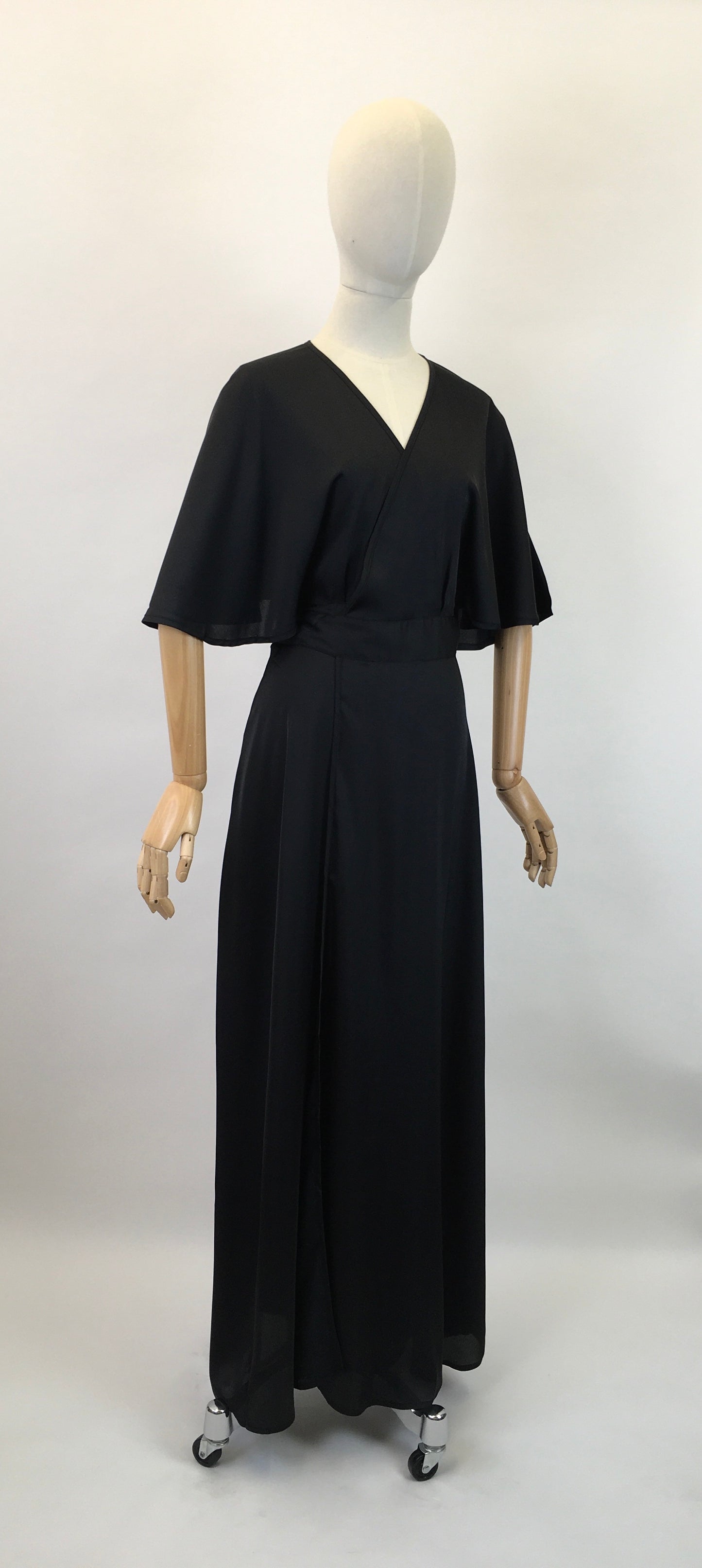 What Katie Did Loungewear Robe - In Black