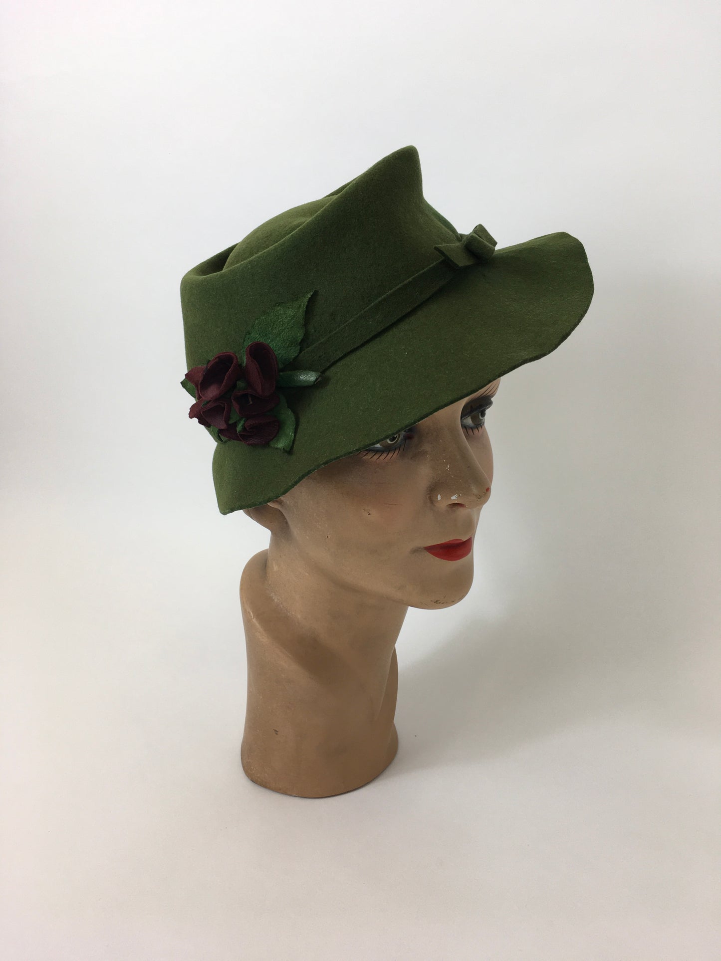 Original Late 1930’s / 1940’s Bottle Green Hat - With Bow and Suede Floral Arrangement