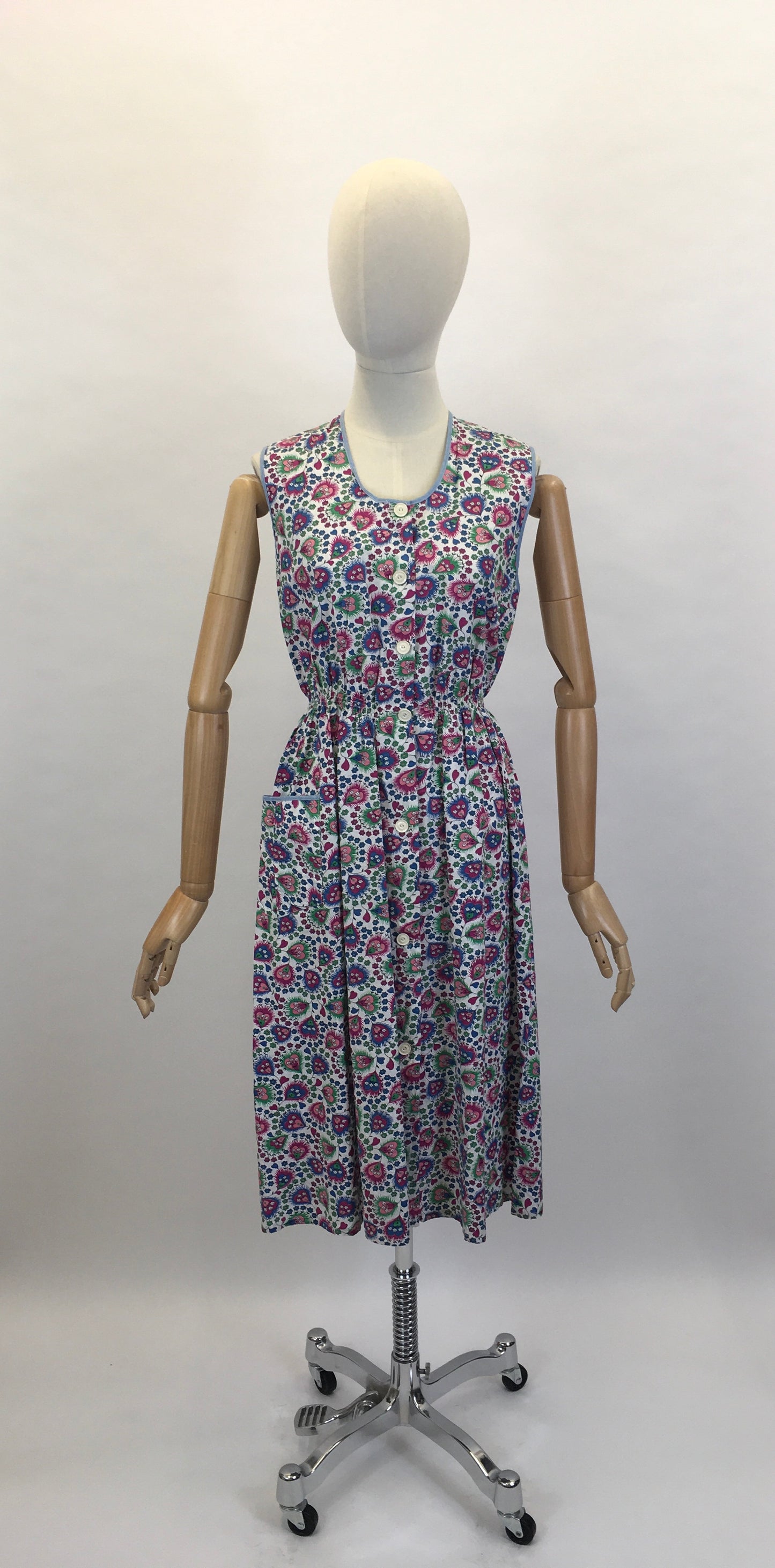 Original 1940’s Cotton Button Front Dress - In A Fabulous Floral Print