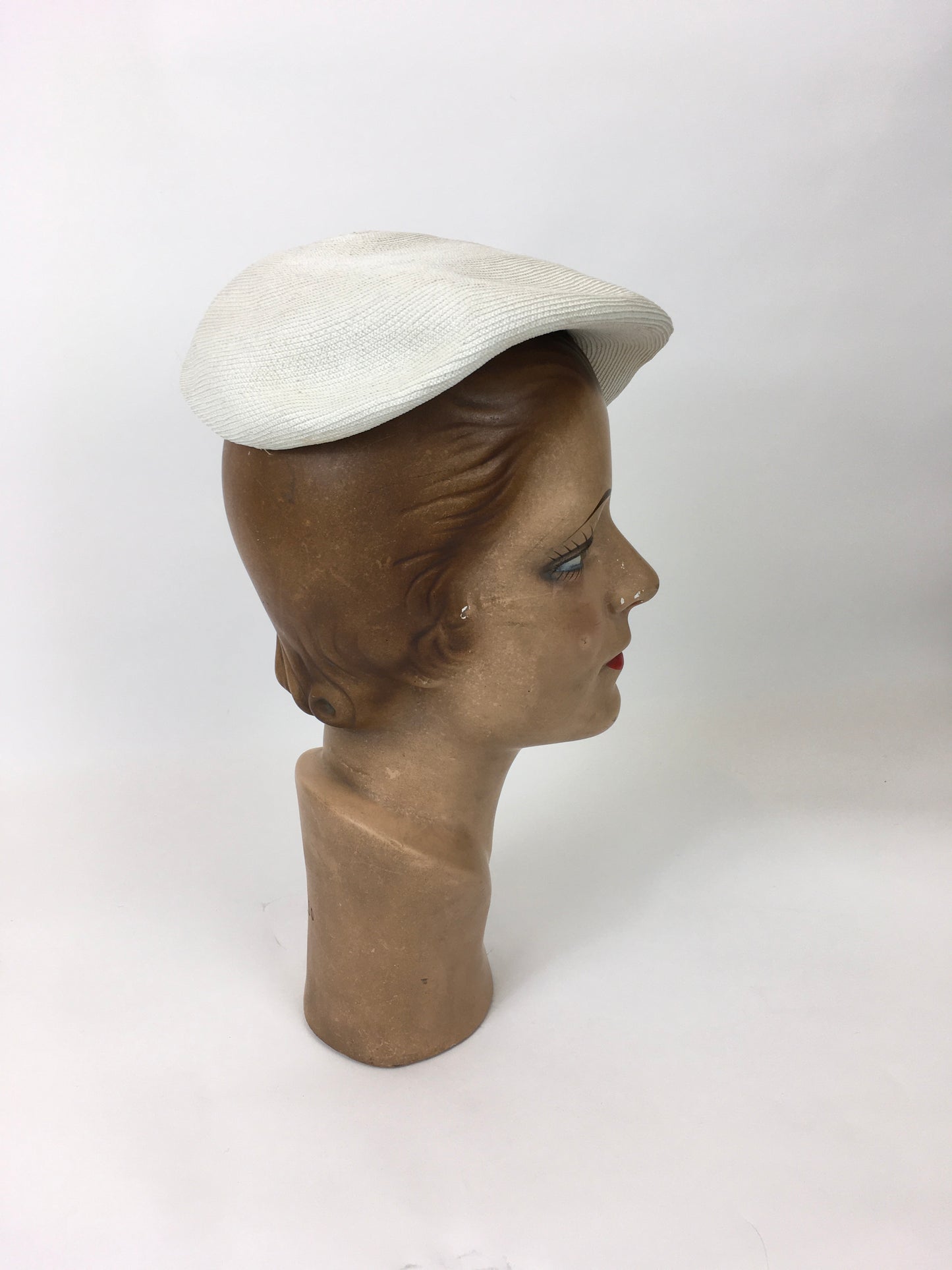 Original 1950’s Simple Yet elegant White Hat - For Chic 50’s Styling