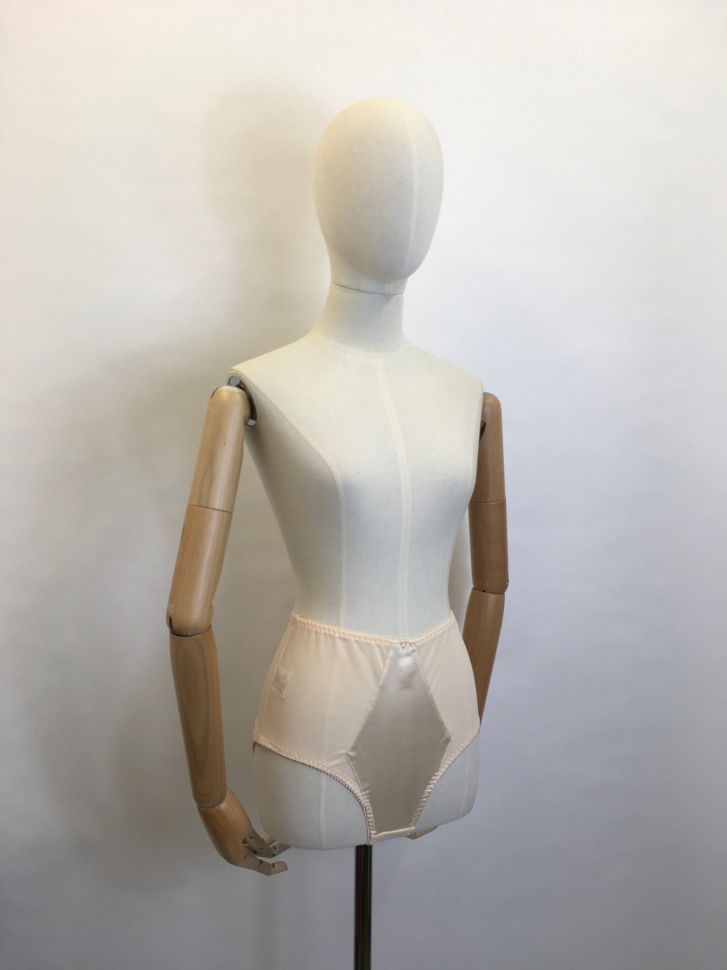 What Katie Did Lingerie - Harlow Nouveau Peach Knickers