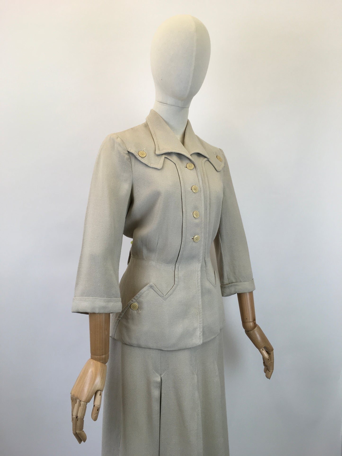 Original Early 1940’s Sensational Moygashal Linen 2pc Suit - By ‘ Fashion Sport’