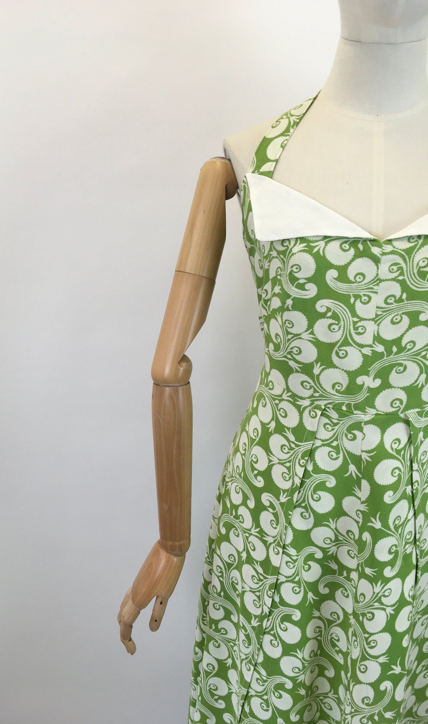 Original 1940's Sublime Linen Sun Dress - In A Zesty Lime Green & Crisp White