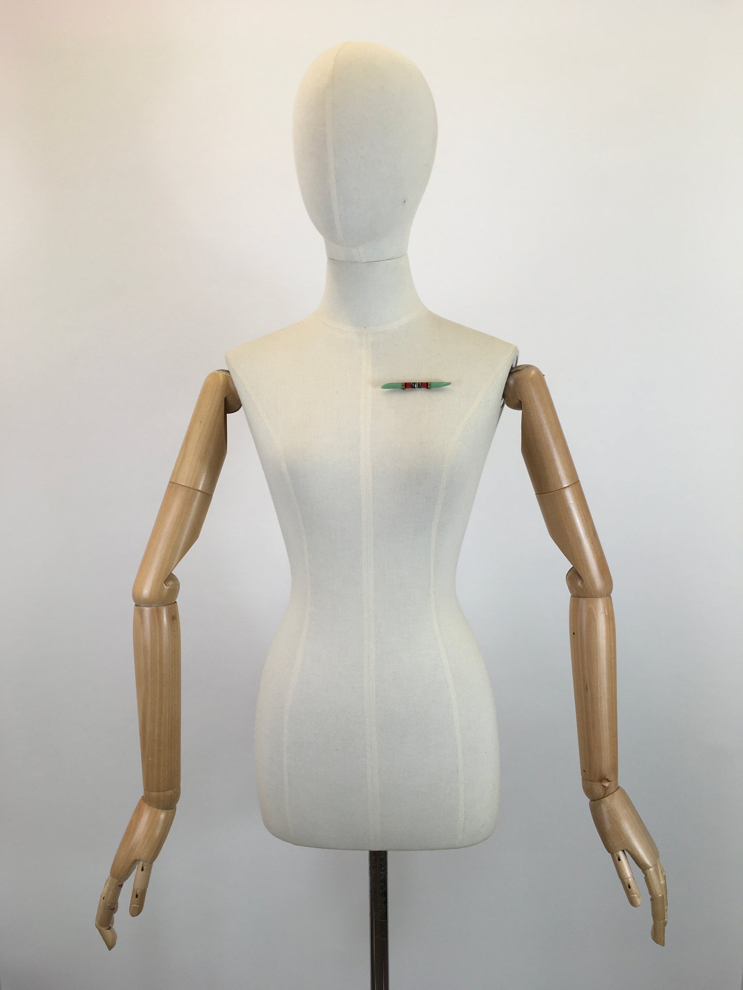 Original 1930's Stunning Bar Brooch - In Deco Green With Red & Marbled Inlay