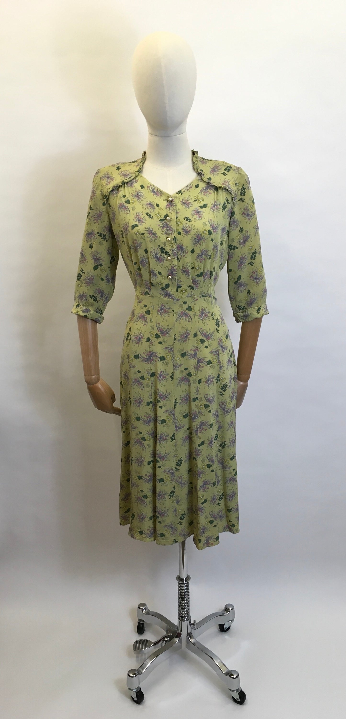 Original 1940’s Floral Day Dress - In a Beautiful Floral Crepe With a Warm Summer Colour Pallet