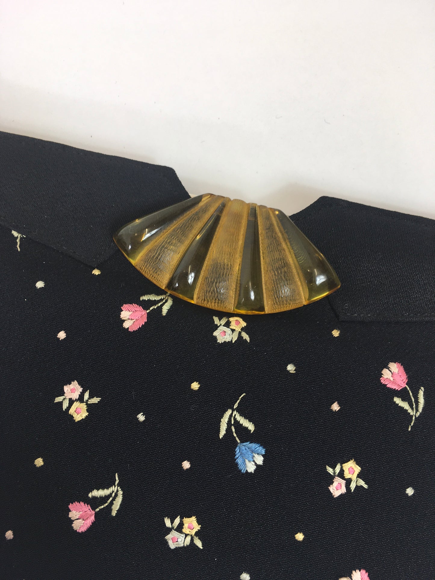 Original 1930's Stunning Embroidered Clutch Handbag - With Fan Shaped Lucite Clasp