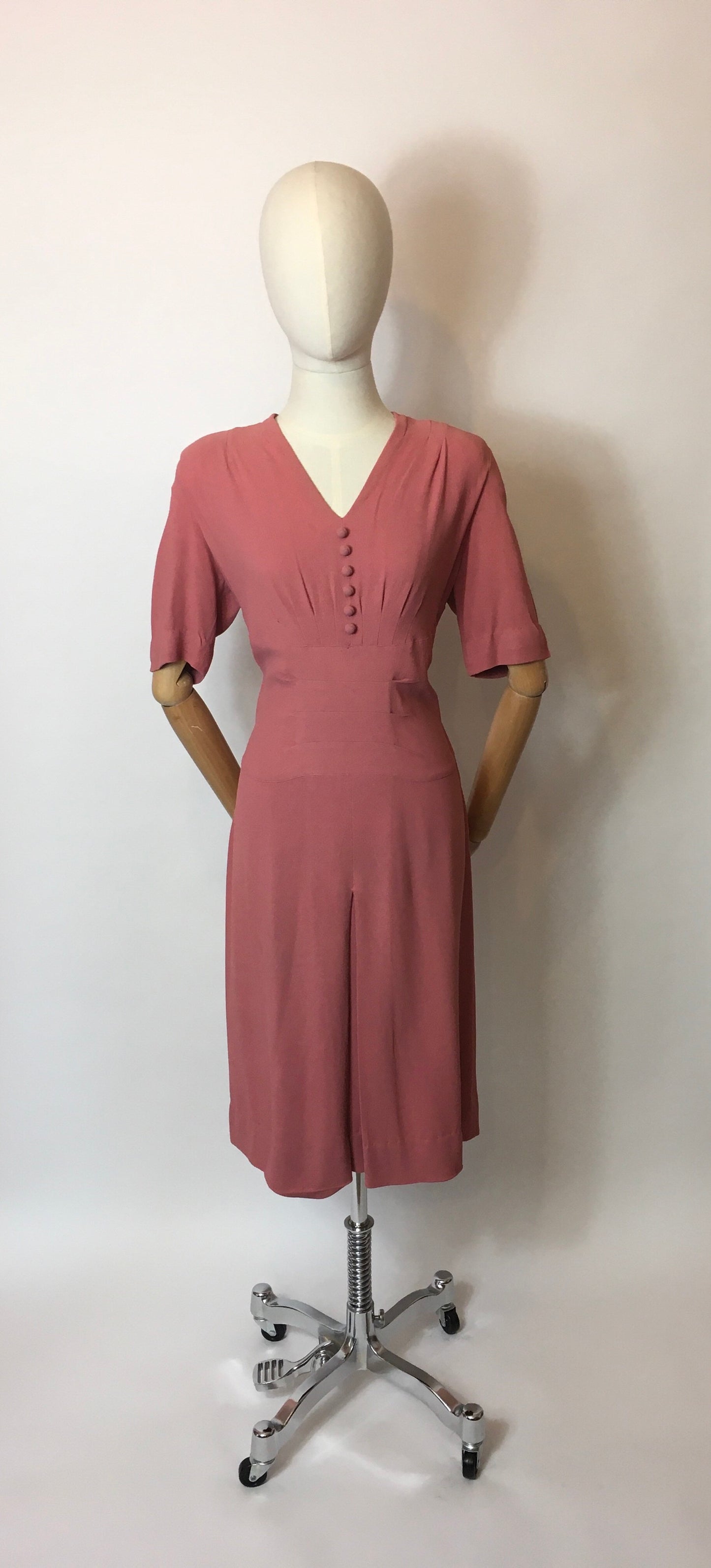 Original 1940’s Rose Pink Crepe Dress - Lovely Panelled Waist Detailing