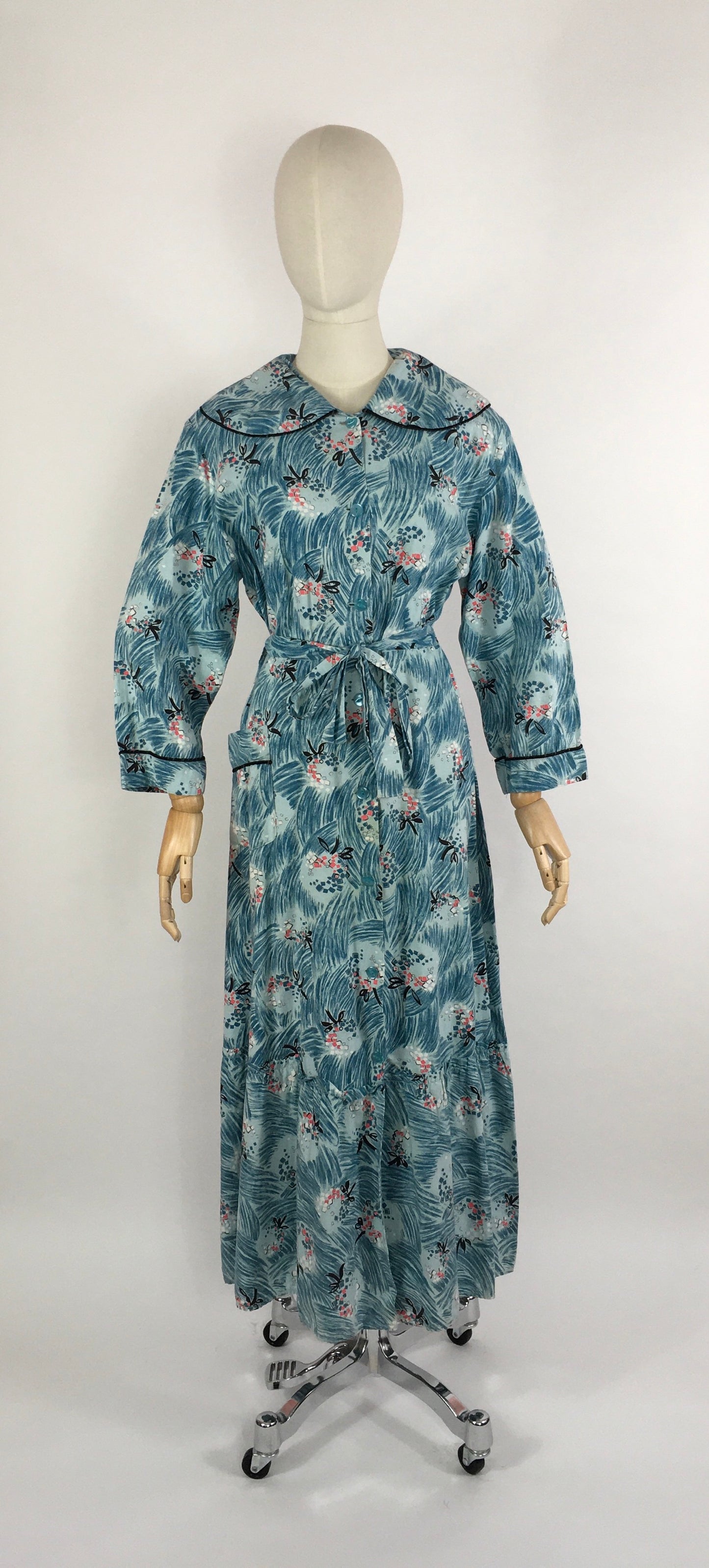 Original 1950s Housecoat by ‘ Pelaw ‘ - Made From a Beautiful Cotton In Blues, Pinks, Yellows and Blacks