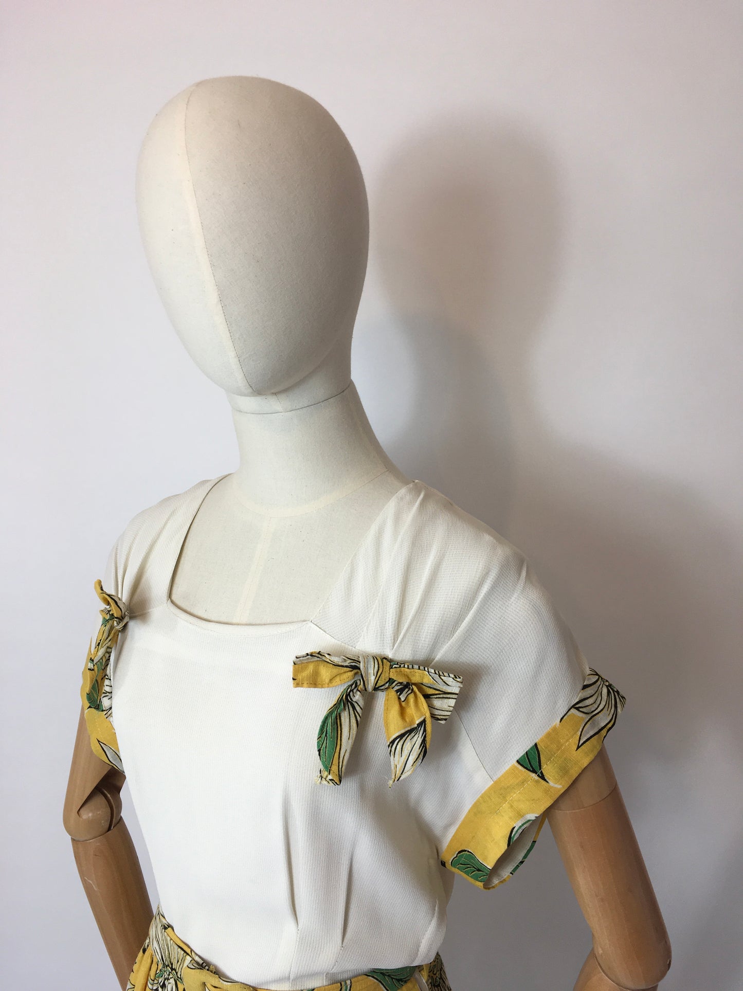 Original 1940’s Stunning Summer Dress - Vibrant Colour Floral Print