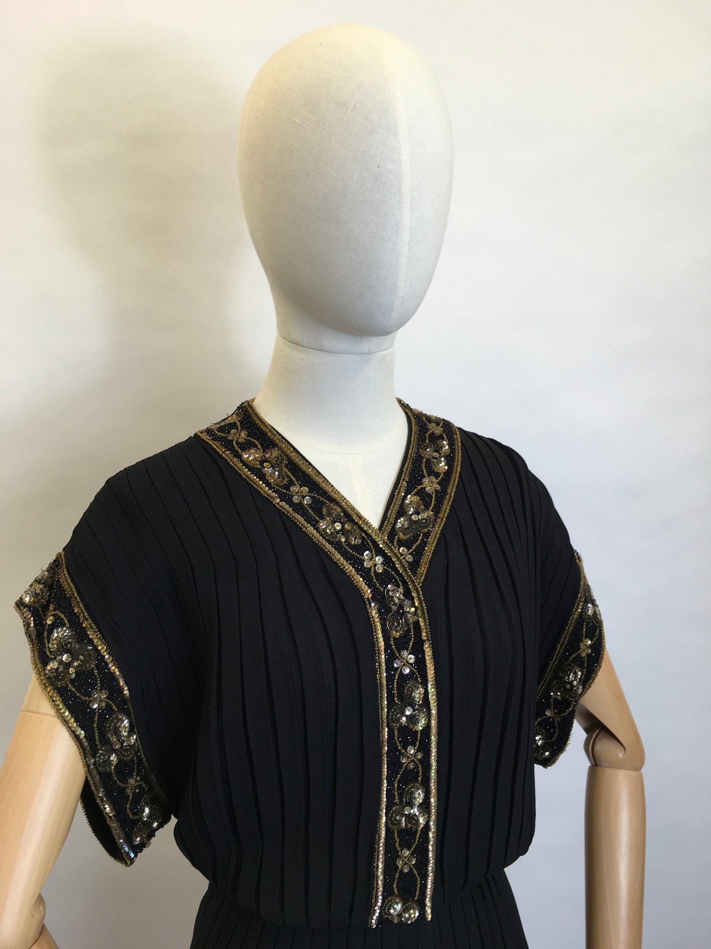 Original 1940’s Double Dinner Plate Label Blouse - Amazing Beadwork and Pleating