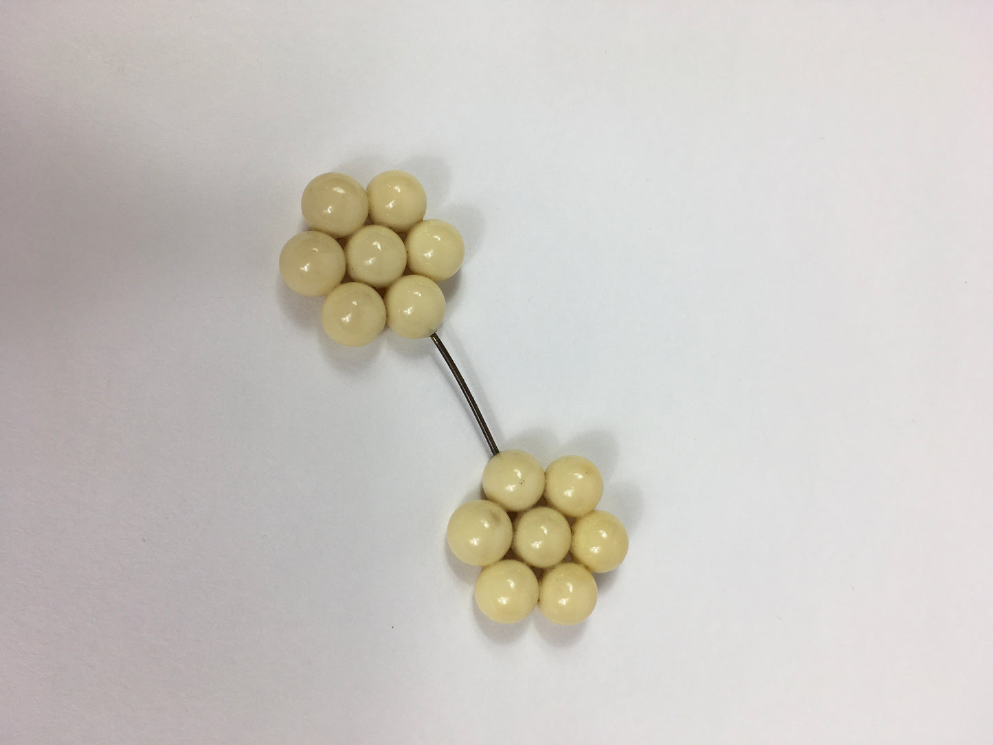 Original 1930’s Cream Hat Flash - In A Beautiful Shaped Design