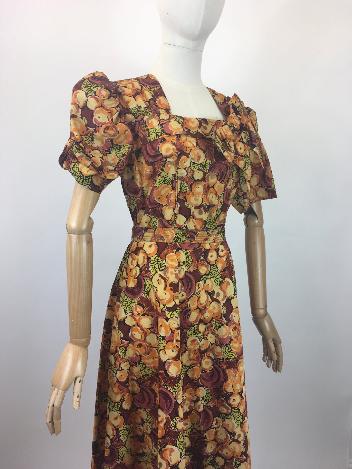 Original 1940’s Double 11 Dinner Plate Label Gown - In Beautiful Tones of Autumnal Hues