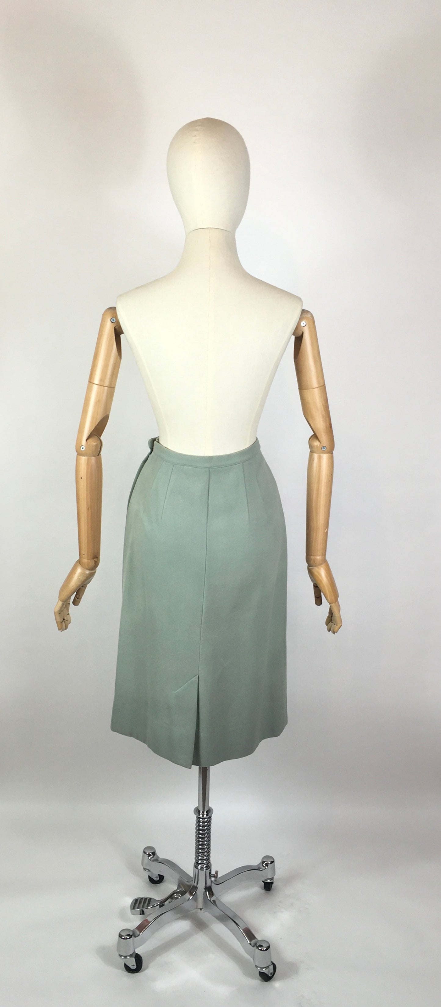 Original 1950’s Wool Pencil Skirt - Fabulous Details in Pale Mint Green