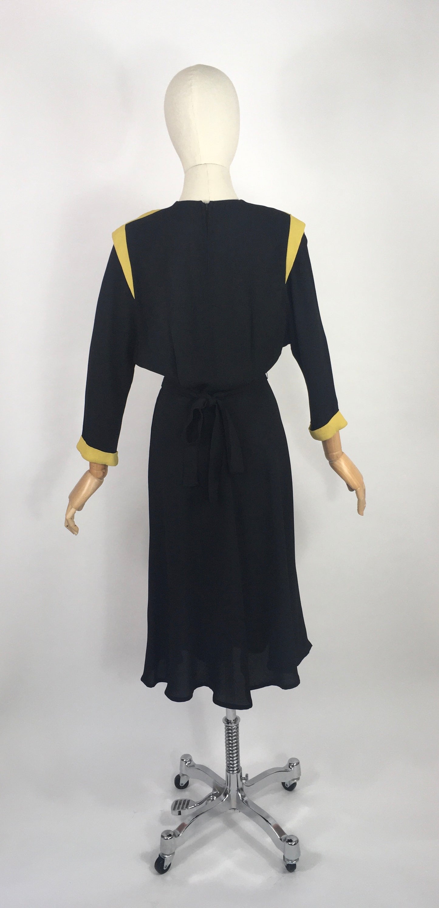 Original 1940’s Amazing Colour Block Dress with Strong Shoulders - In a Black & Chartreuse Colour Block