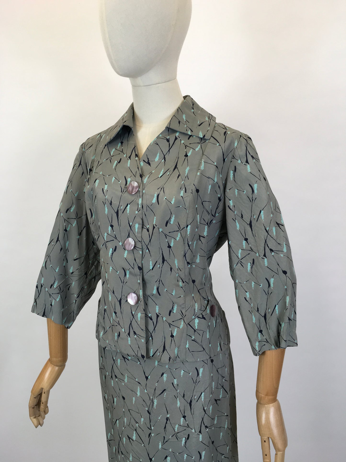 Original 1950’s Fabulous 2pc Dress & Jacket Set - In A Lovely Slate Grey with Turquoise and Black Print