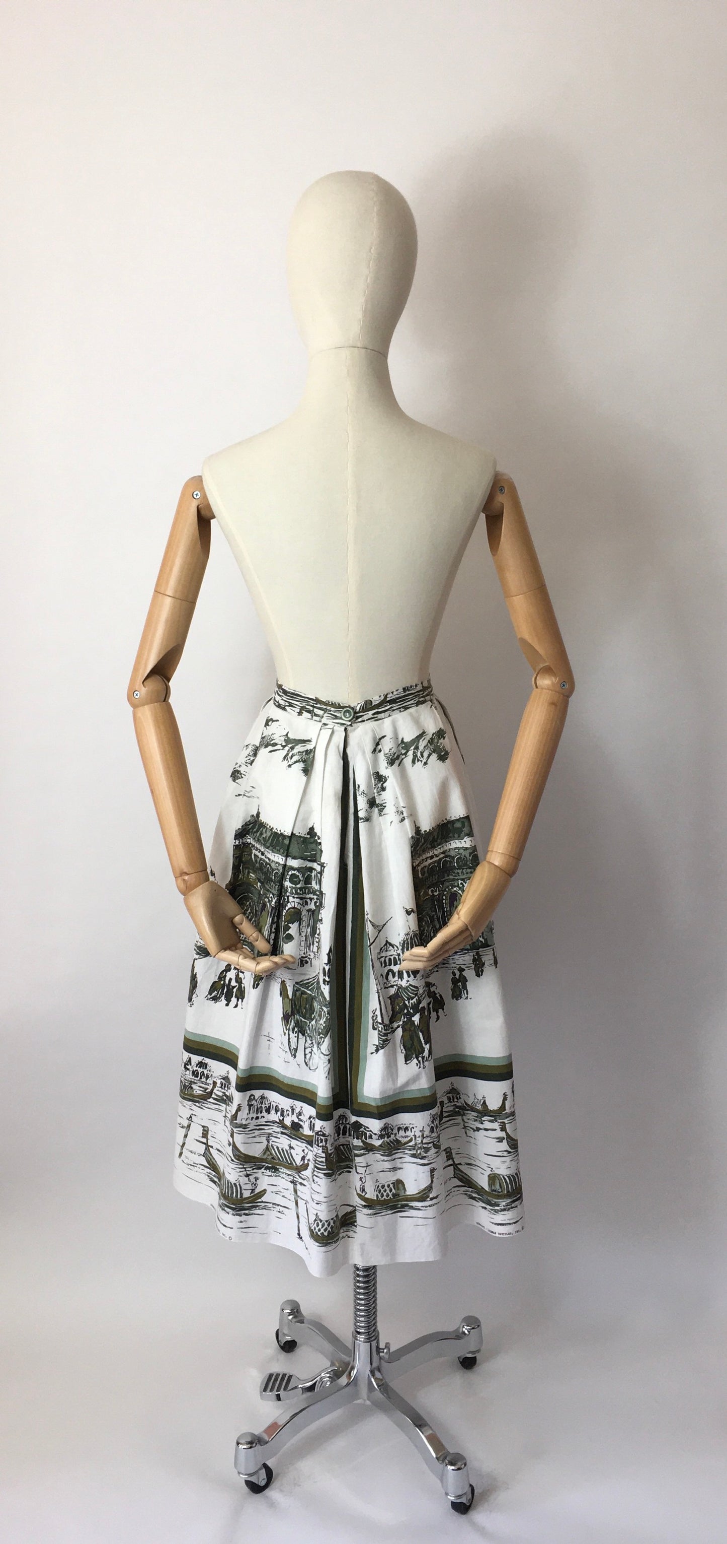 Original 1950’s Novelty Scenic Print Skirt - Featuring Victorian Scenes, Horses & Carriages, Gondolas on the River