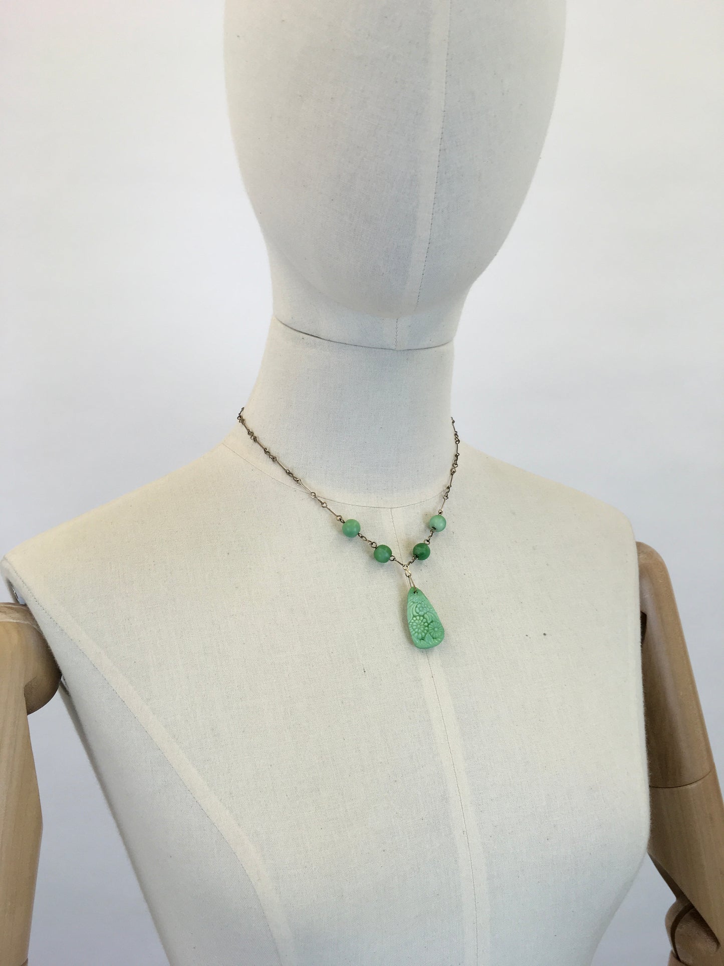 Original 1930s Necklace In The Iconic 30’s Green - Glass Beads and Pressed Glass