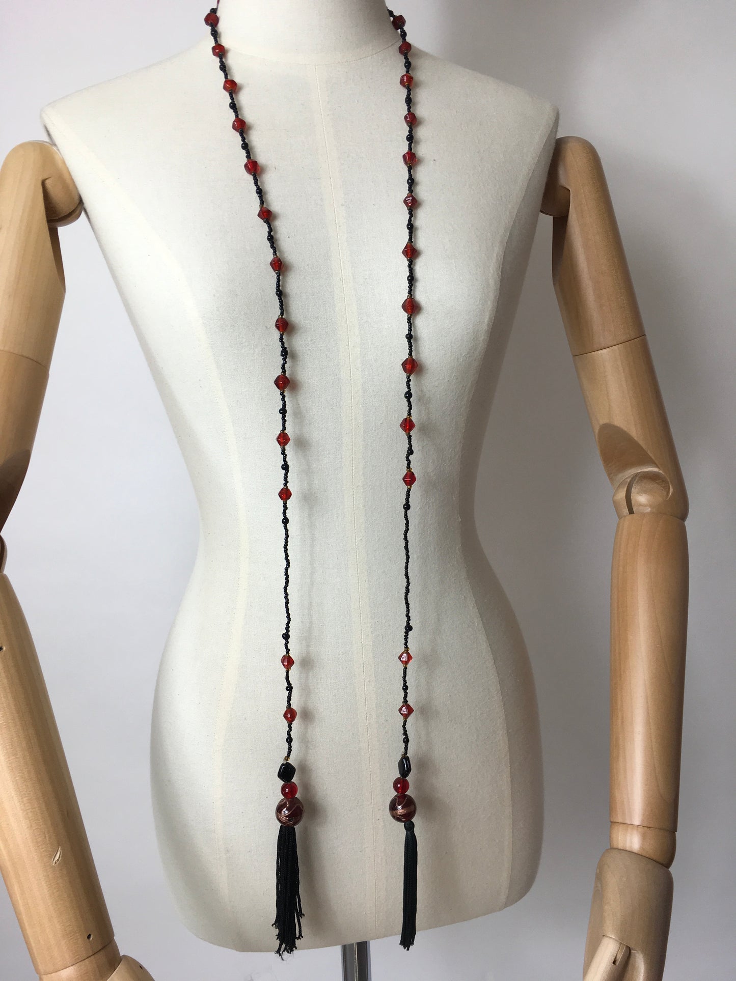 Original 1920s Flapper Glass Beaded Necklace - Fabulous Red & Black Colours