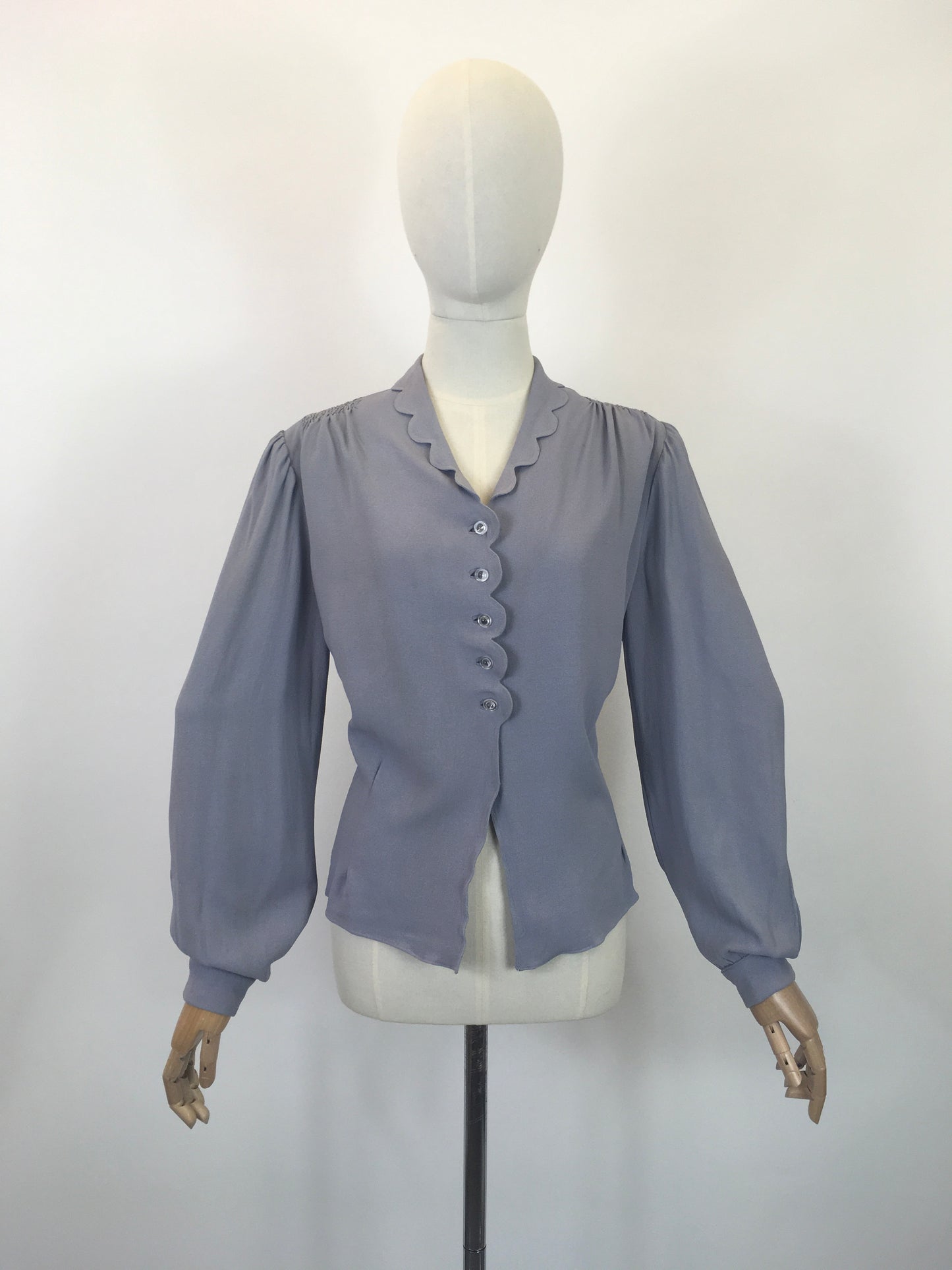 Original 1940’s Fabulous VOLUP Crepe Blouse in Powdered Grey - With Scalloped Detailing