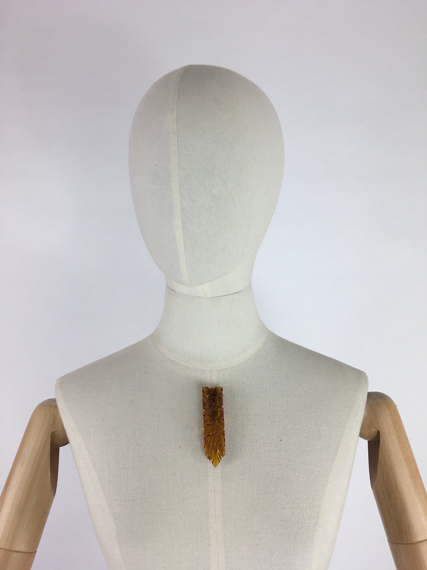 Original 1940’s Chunky Carved Bakelite Dress Clip - In a Lovely Apple Juice Colour