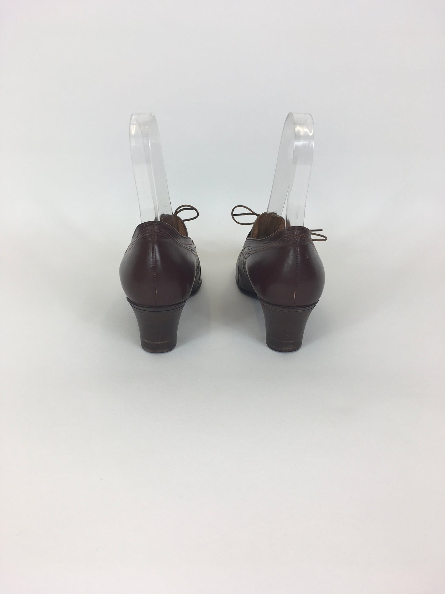 Original 1940’s STUNNING CC41 Brown Heeled Lace Up Brogues - By ‘ Cavette ‘