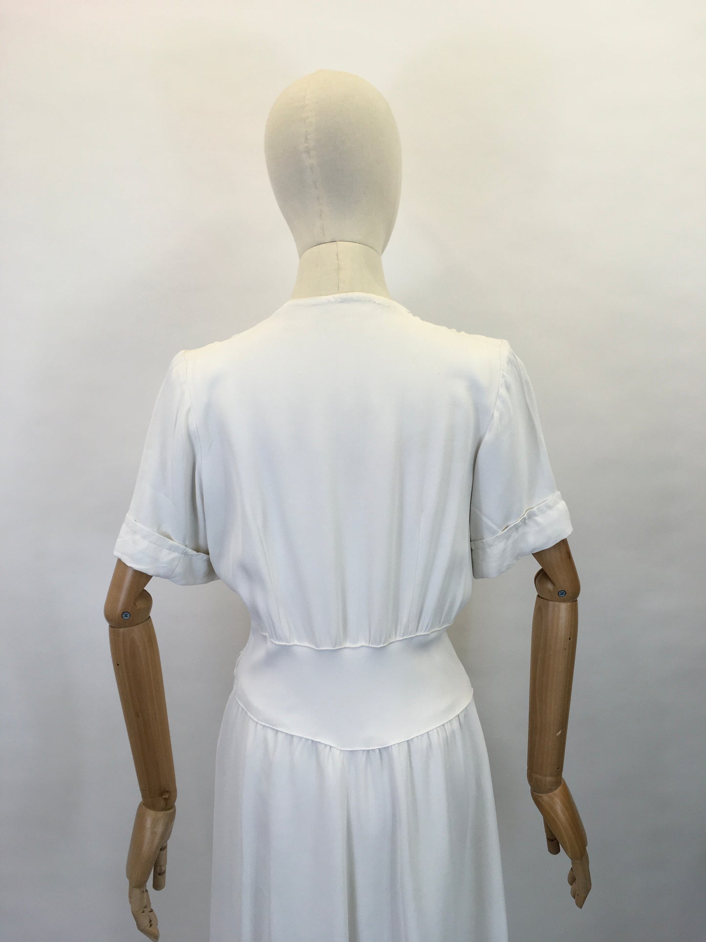 Original 1940’s STUNNING White Dress With Button Detailing  - Oozing a Classic 40’s Silhouette