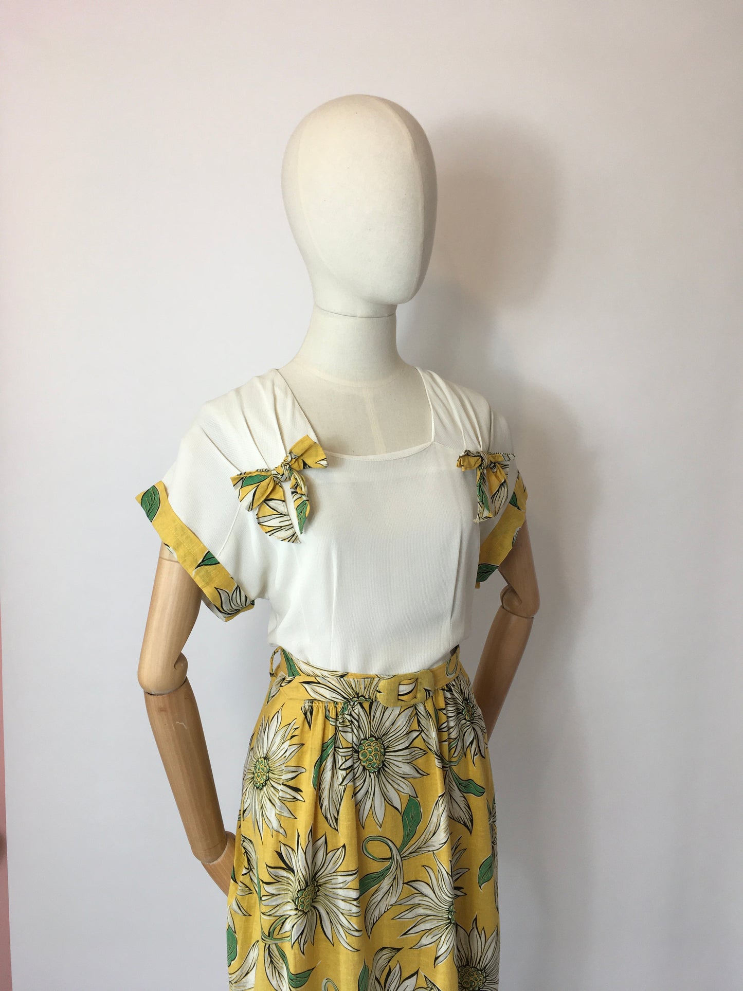 Original 1940’s Stunning Summer Dress - Vibrant Colour Floral Print