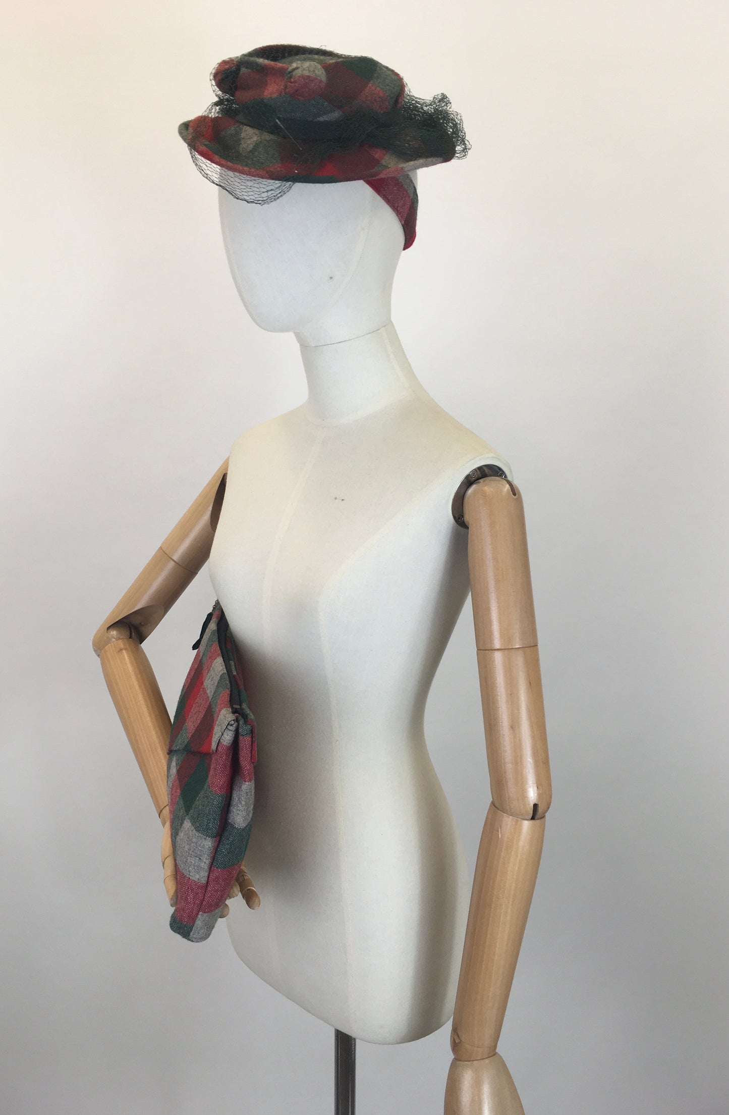 Original 1940's Stunning 2pc Hat and Clutch Bag Set - In A Divine Red, Green & Grey Wool Plaid