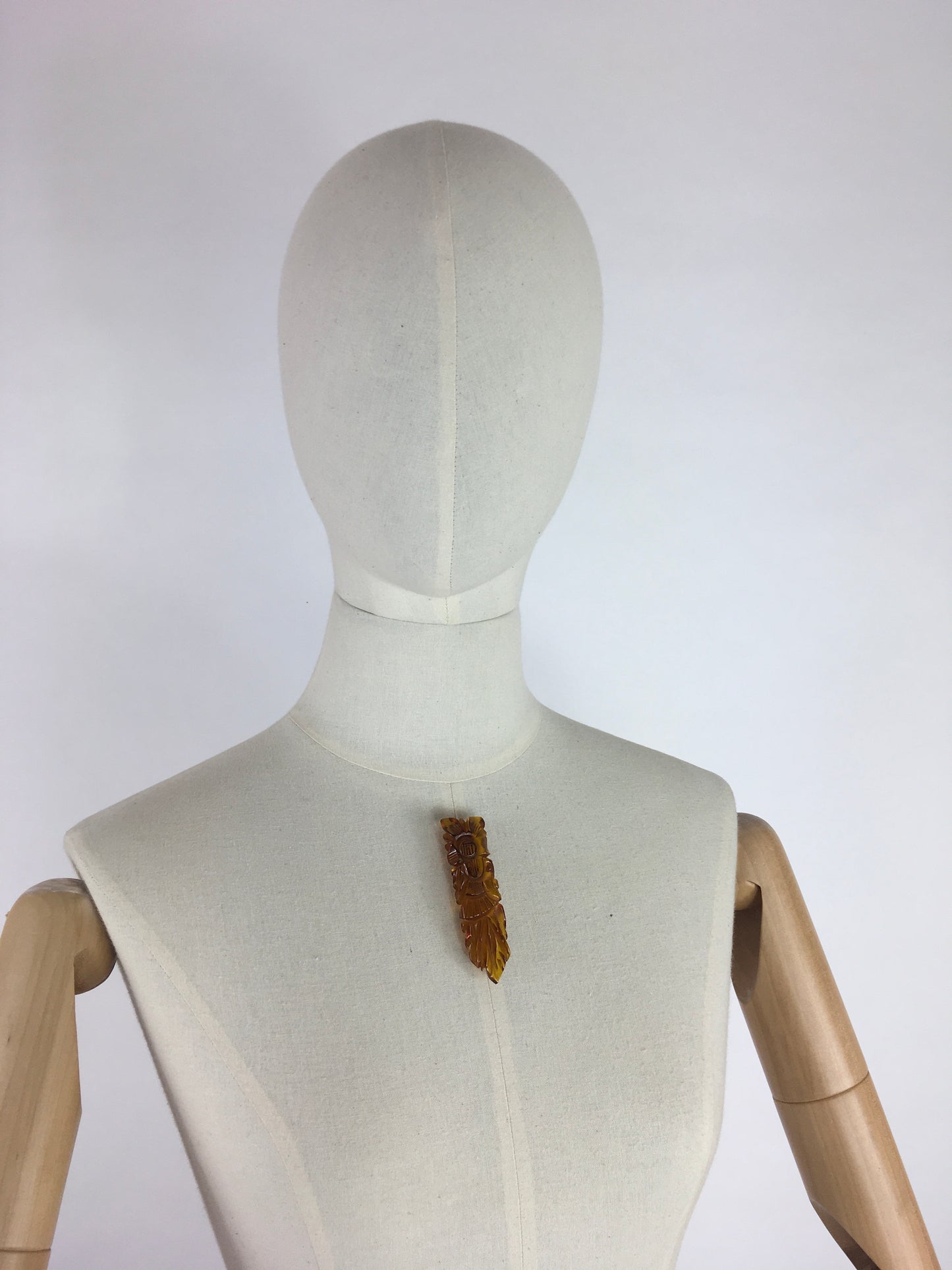 Original 1940’s Chunky Carved Bakelite Dress Clip - In a Lovely Apple Juice Colour