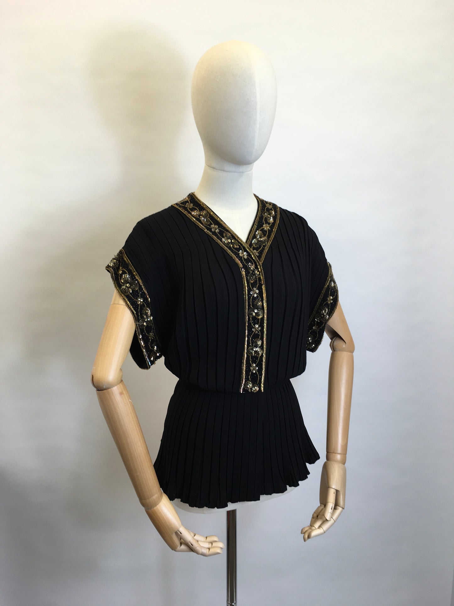 Original 1940’s Double Dinner Plate Label Blouse - Amazing Beadwork and Pleating