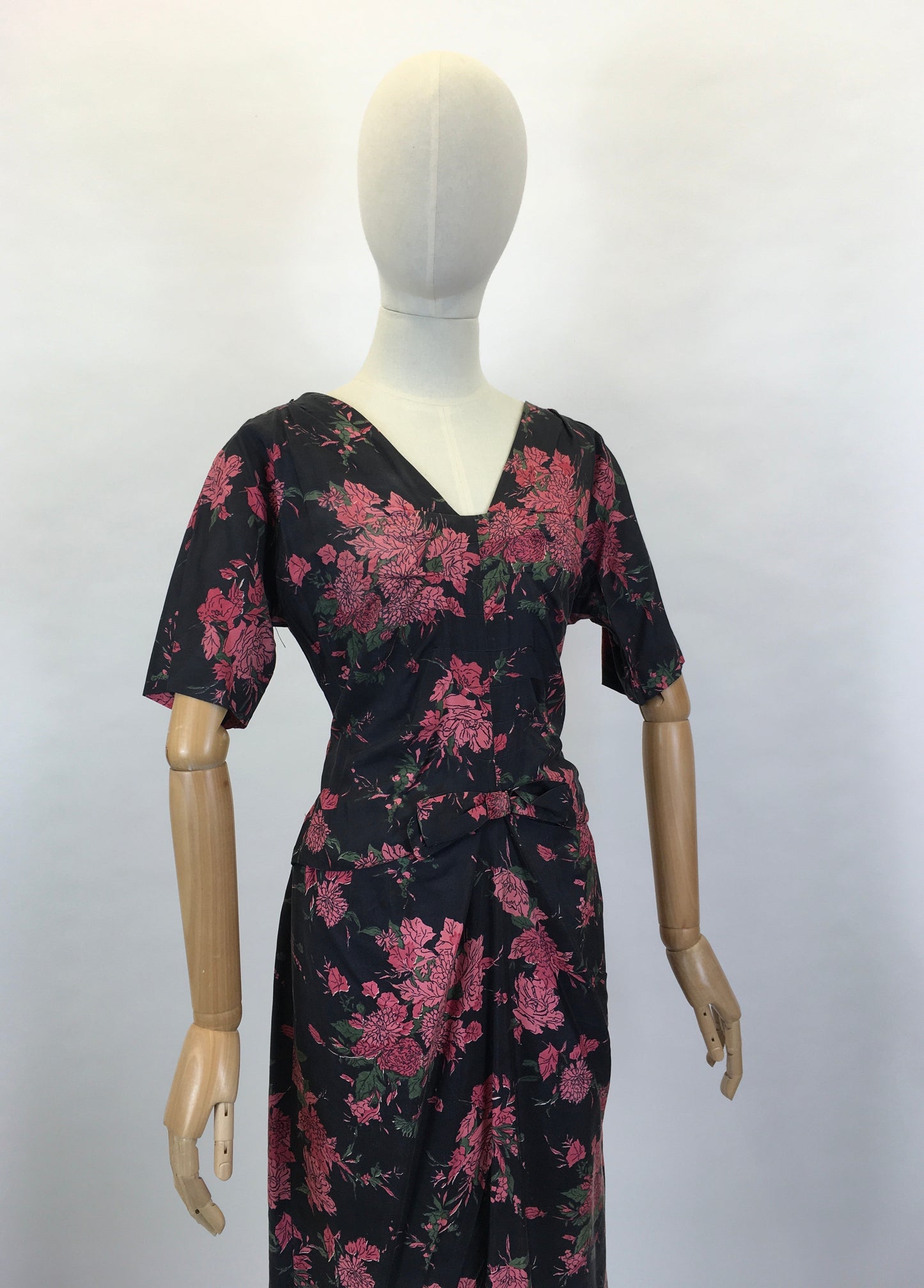Original 1950’s Fabulous Wiggle Dress - In A Lovely Floral Silk