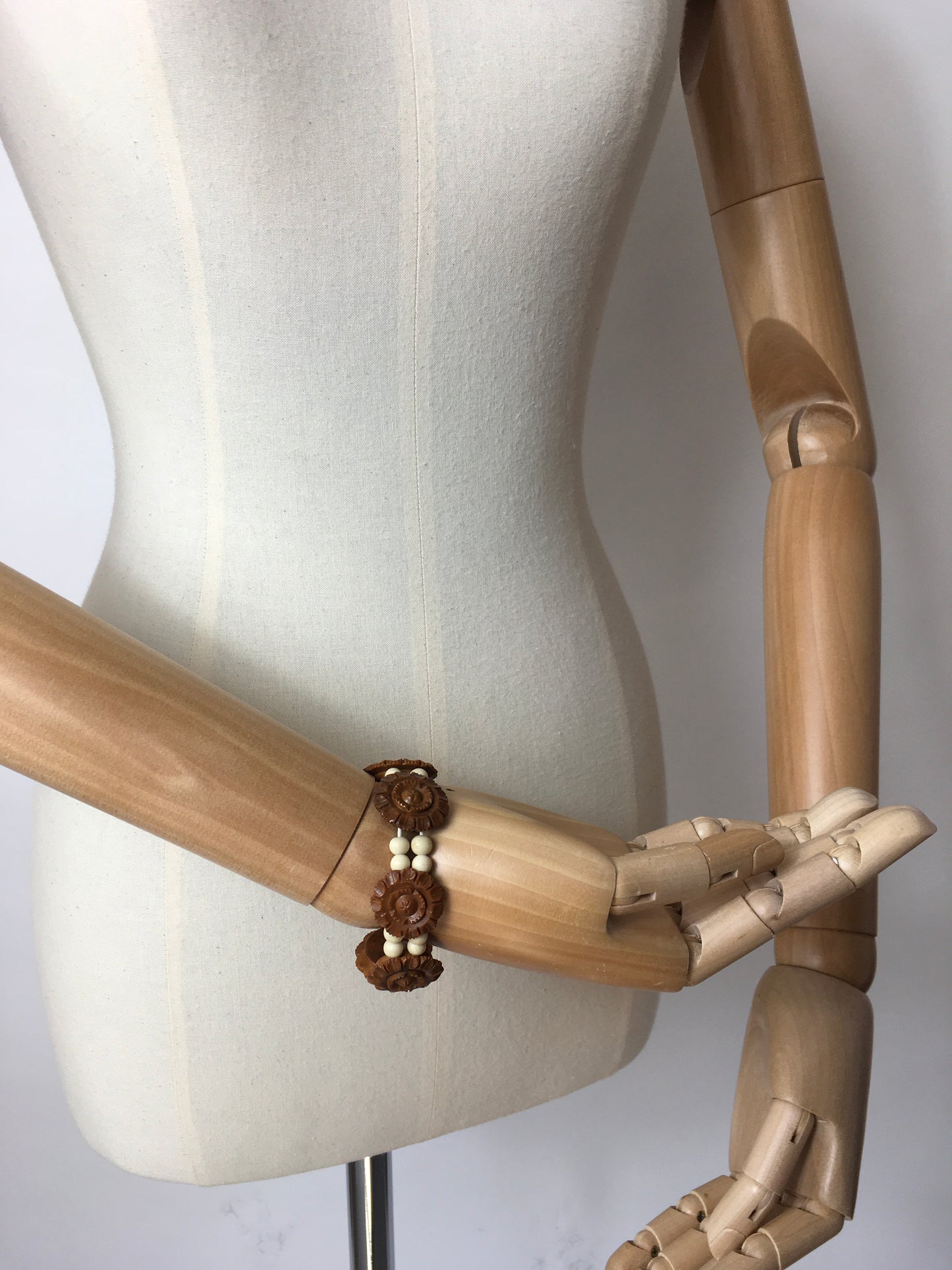 Original 1940’s Celluloid Elastic Bracelet - Simple Cream And Brown