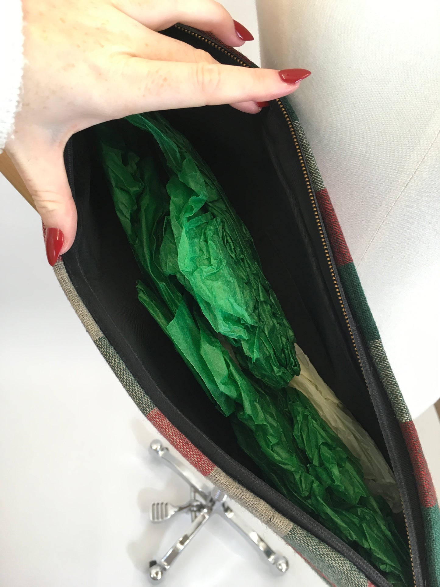 Original 1940's Stunning 2pc Hat and Clutch Bag Set - In A Divine Red, Green & Grey Wool Plaid