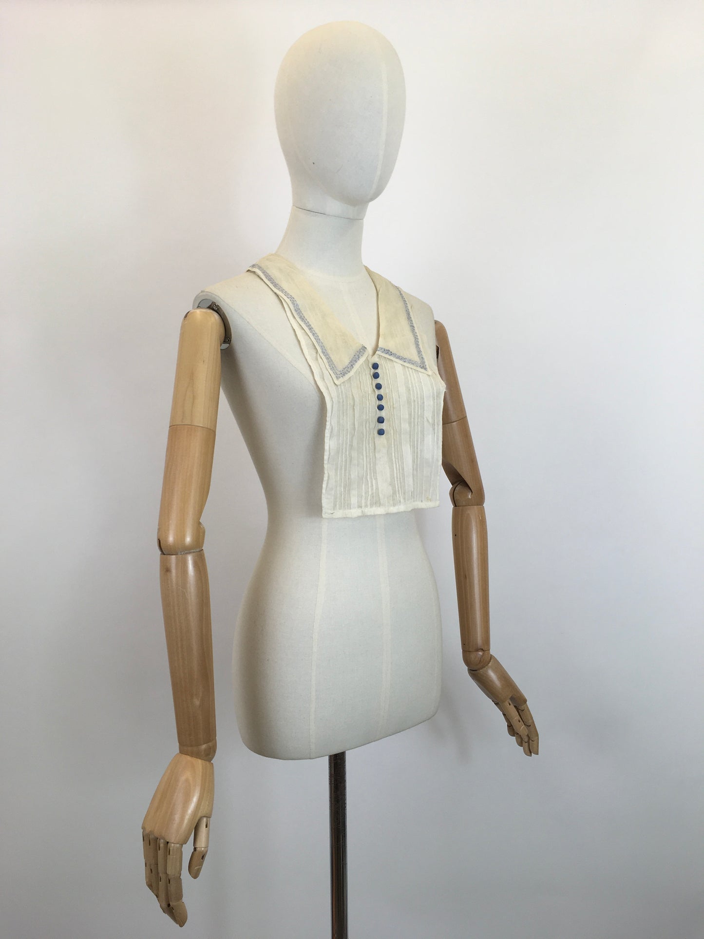 Original 1910/ 1920's Stunning Fine Collar / With Front Panel and Exquisite Embroidery