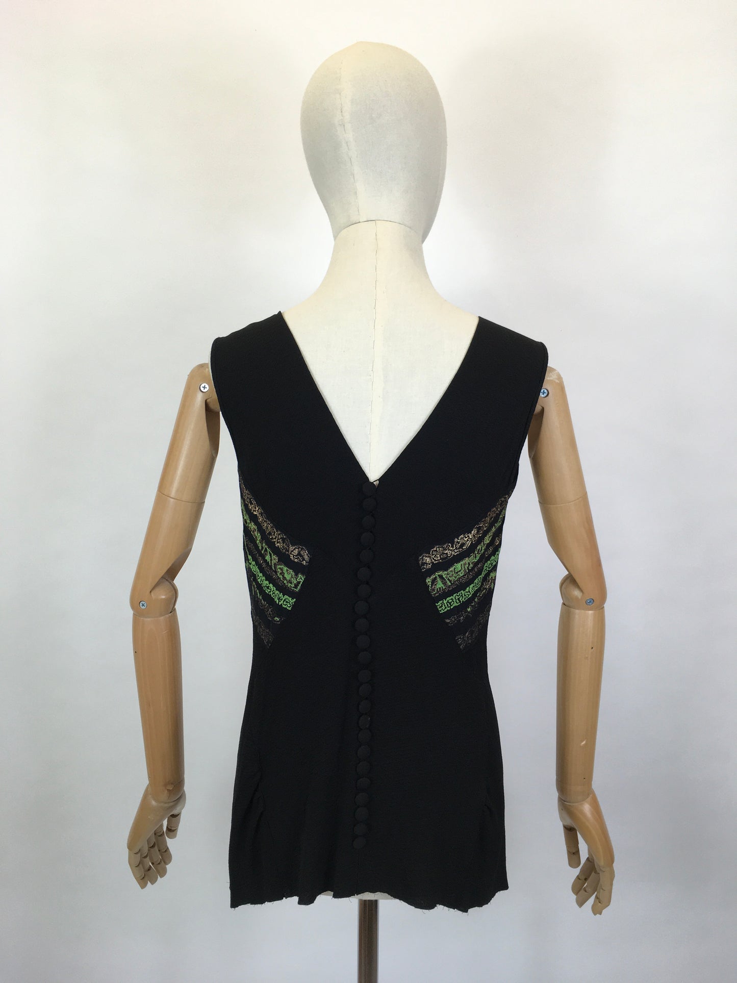 Original 1930s blouse in crepe - With Gorgeous metallic thread details