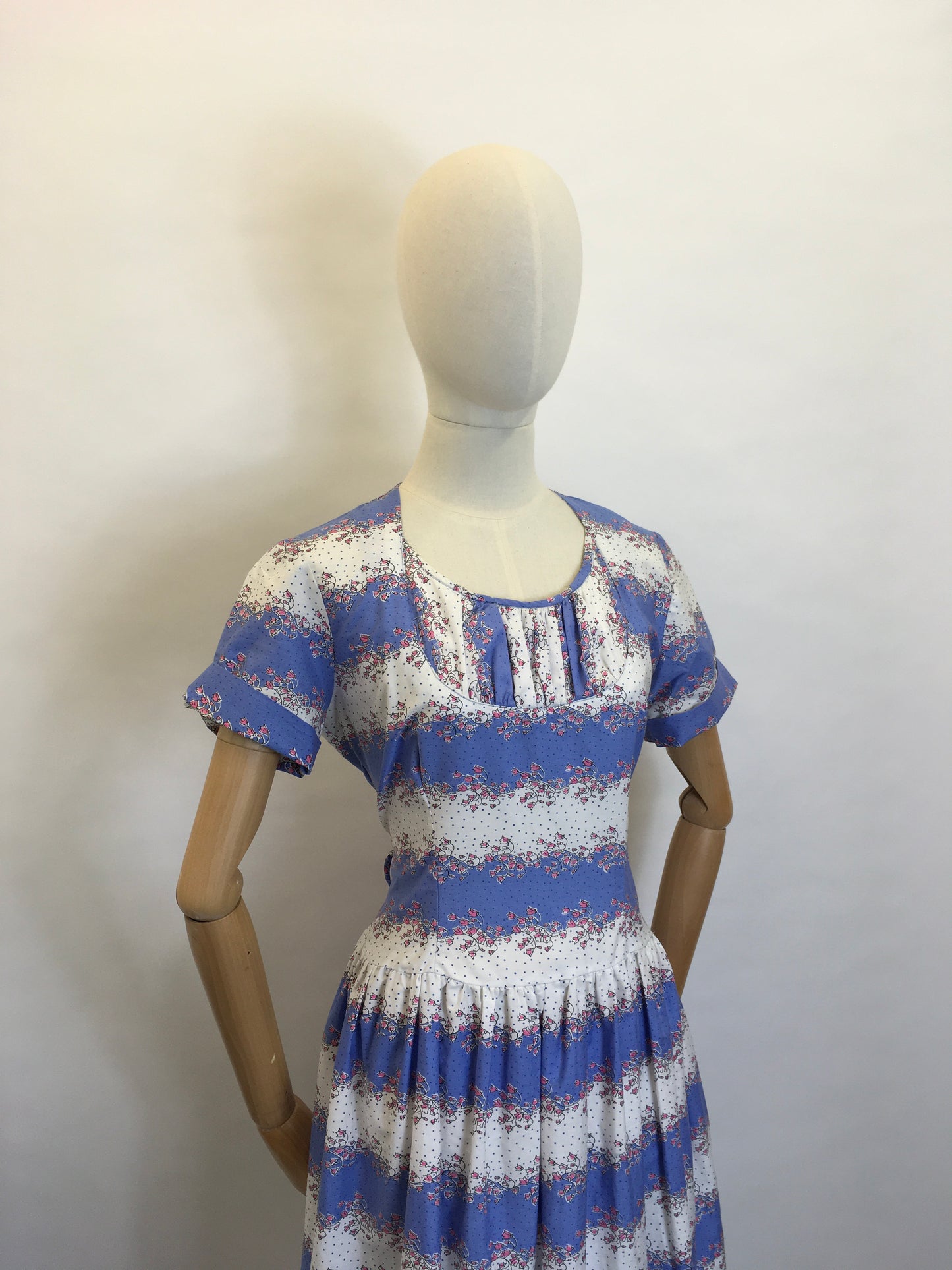 Original 1950s Cotton Day Dress - In a Beautiful Summer Colour Palette