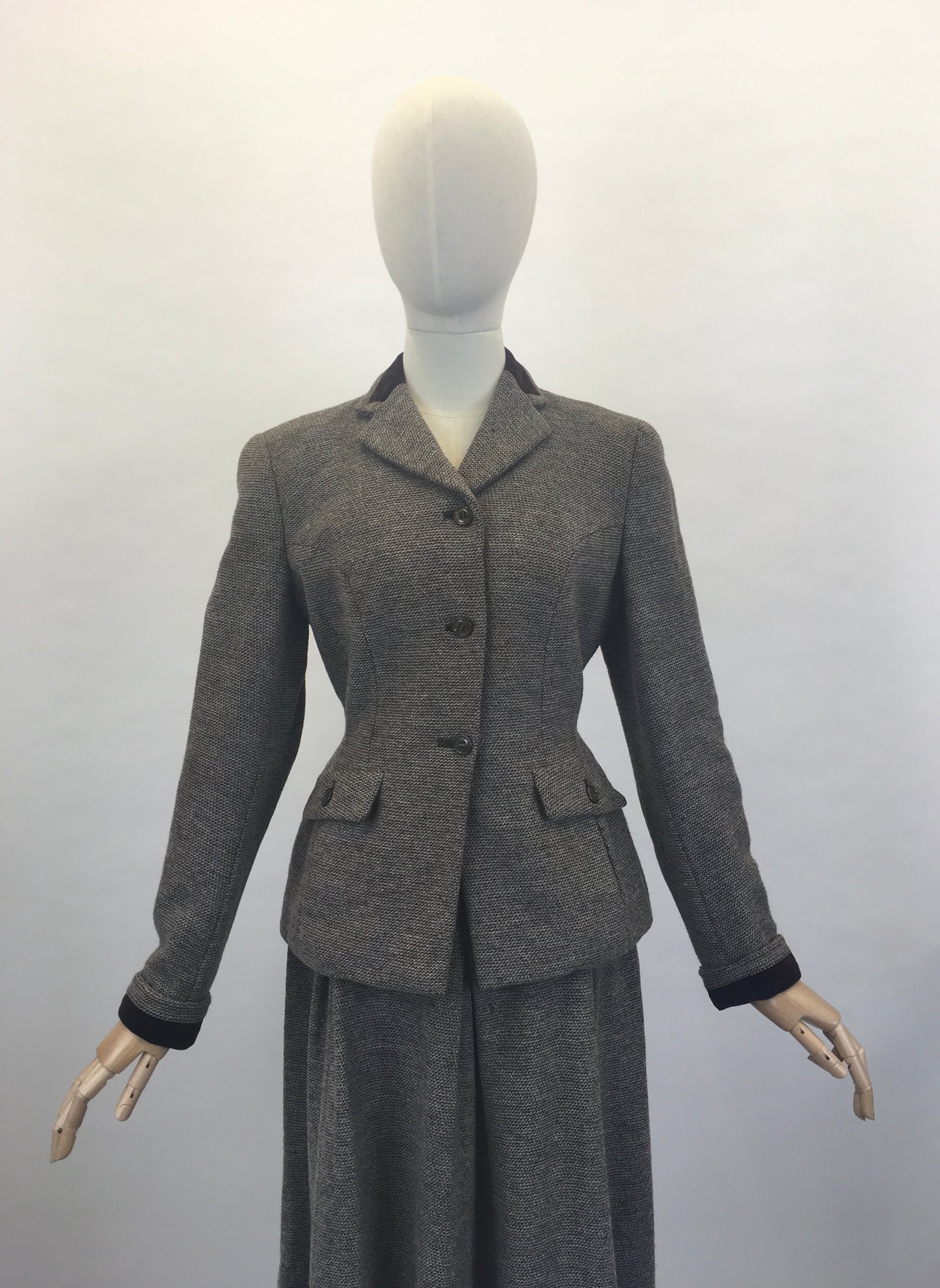 Original 1940’s Beautiful ‘ Hebe Sports ‘ Suit - In A Brown & Cream Woollen Tweed With Brown Velvet Trim