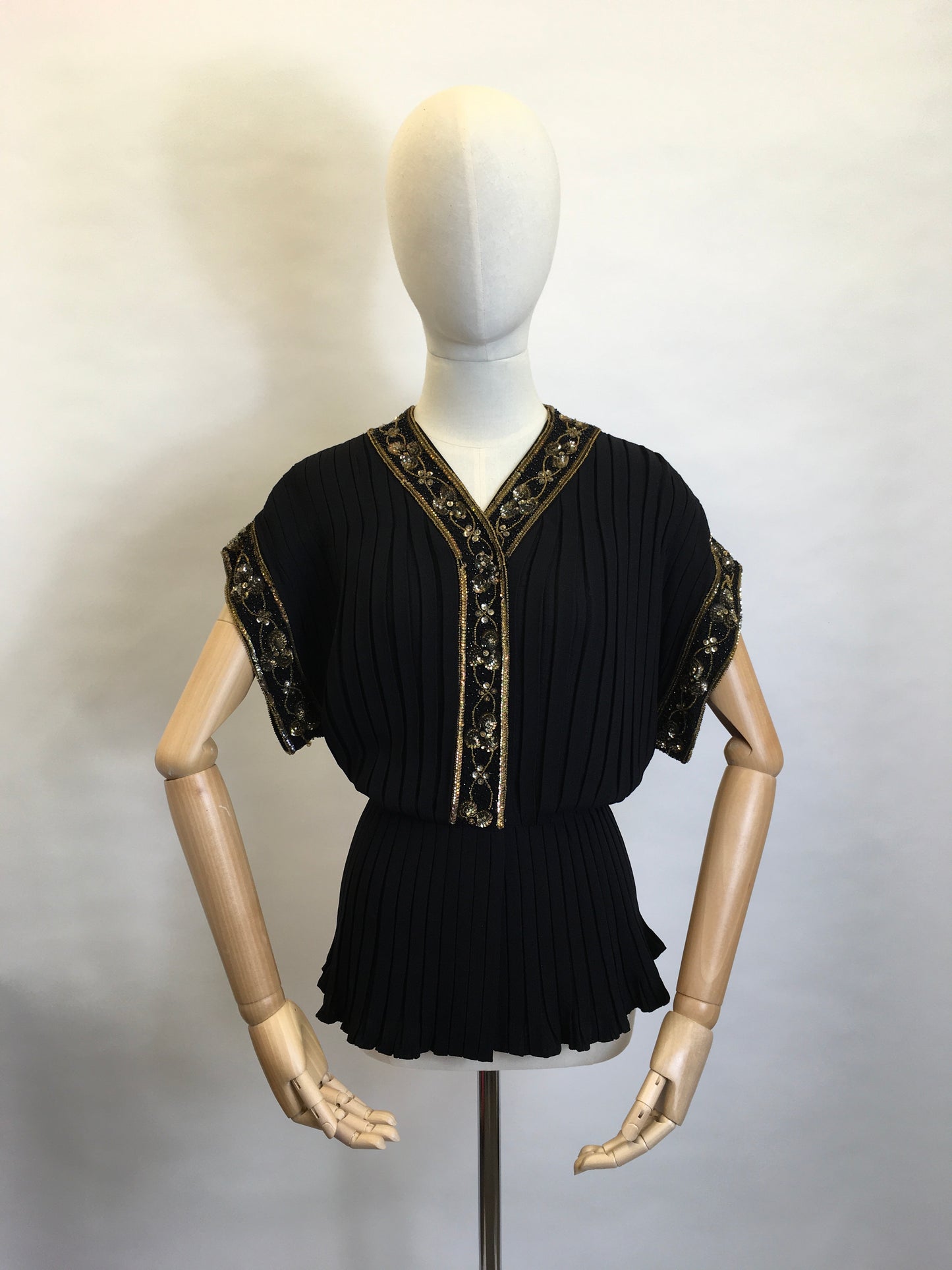 Original 1940’s Double Dinner Plate Label Blouse - Amazing Beadwork and Pleating