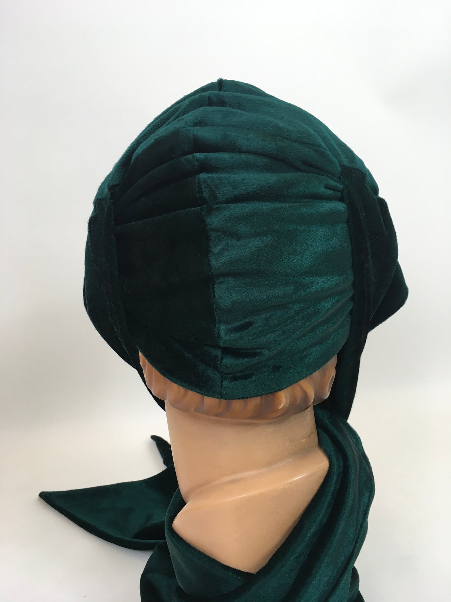 Original 1920's / 1930's Fabulous Pine Green Velvet Skull Cap - With Deco Pointed Scarf Tails