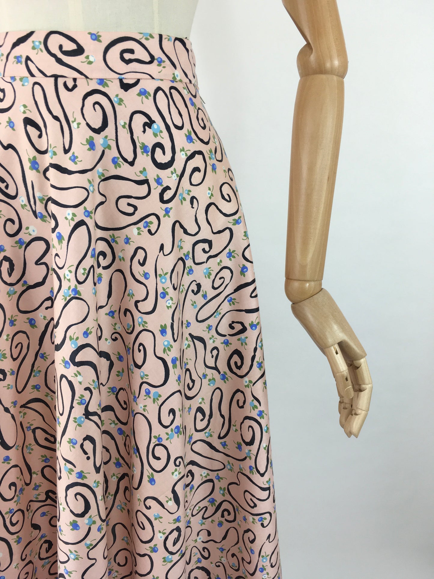 Original Late 1940s Full Circle Skirt - In a Lovely Floral and Swirl Pattern Cotton Sateen