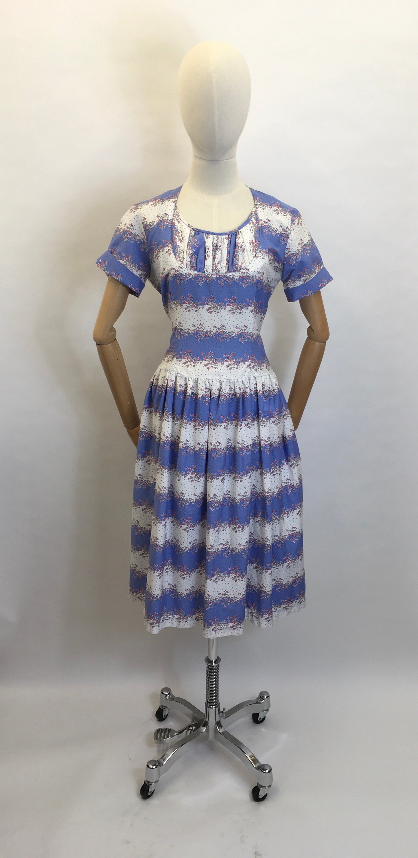 Original 1950s Cotton Day Dress - In a Beautiful Summer Colour Palette