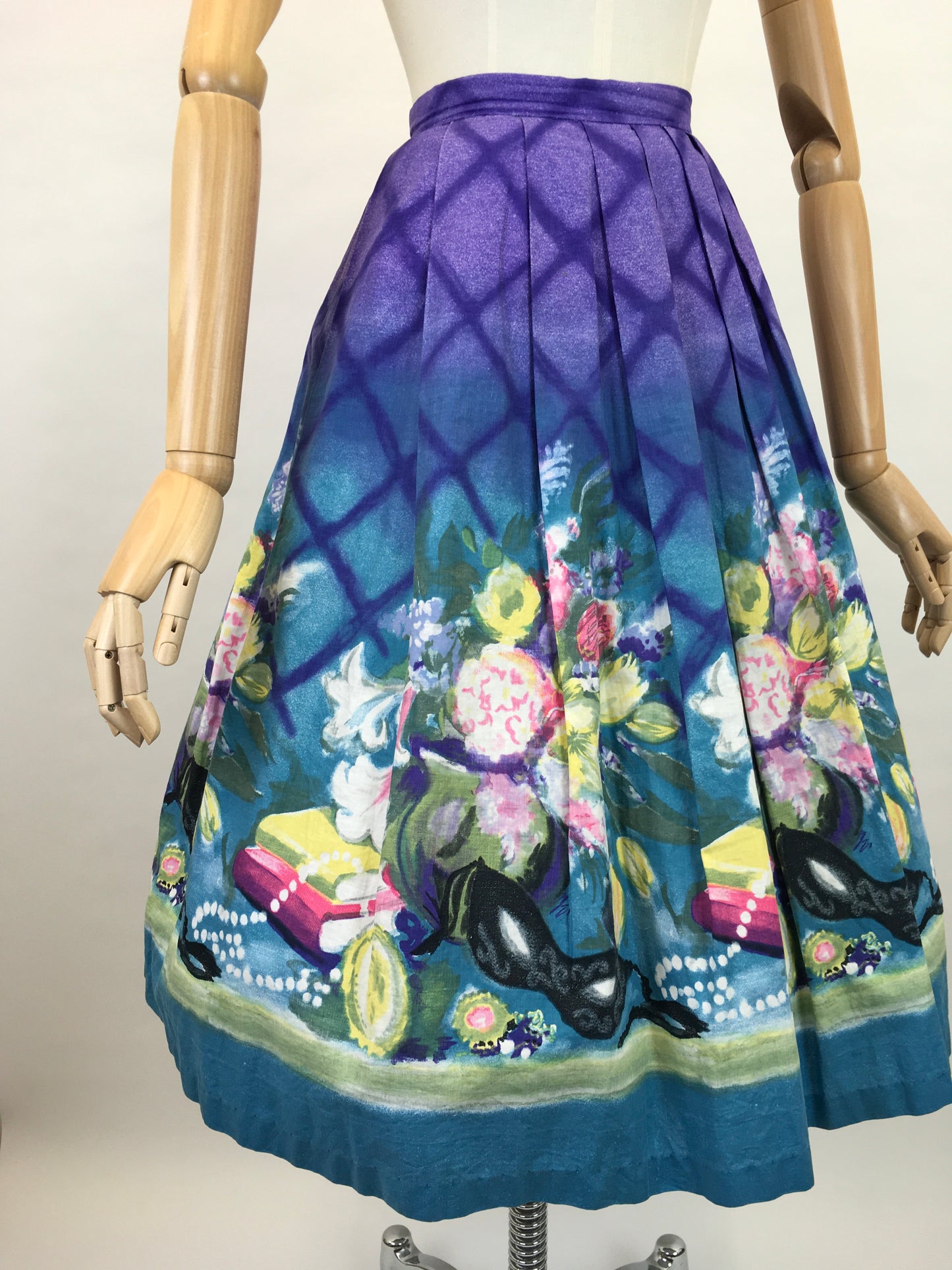 Original 1950s Novelty Print Skirt - In a Fabulous Print Featuring Masks, Books, Jewellery and More