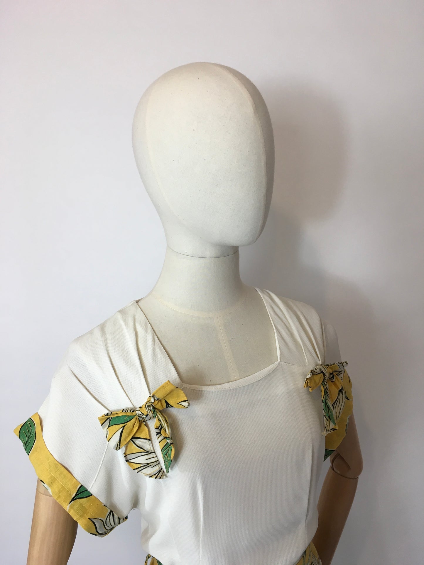 Original 1940’s Stunning Summer Dress - Vibrant Colour Floral Print