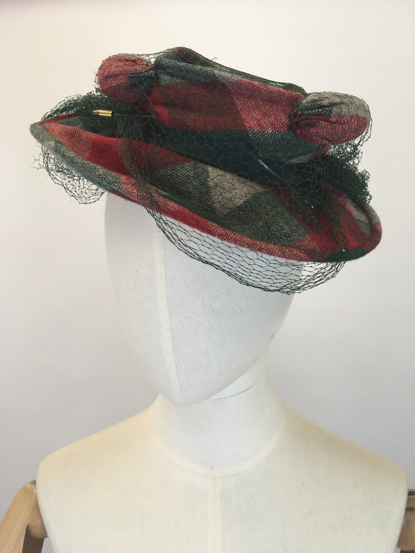 Original 1940's Stunning 2pc Hat and Clutch Bag Set - In A Divine Red, Green & Grey Wool Plaid