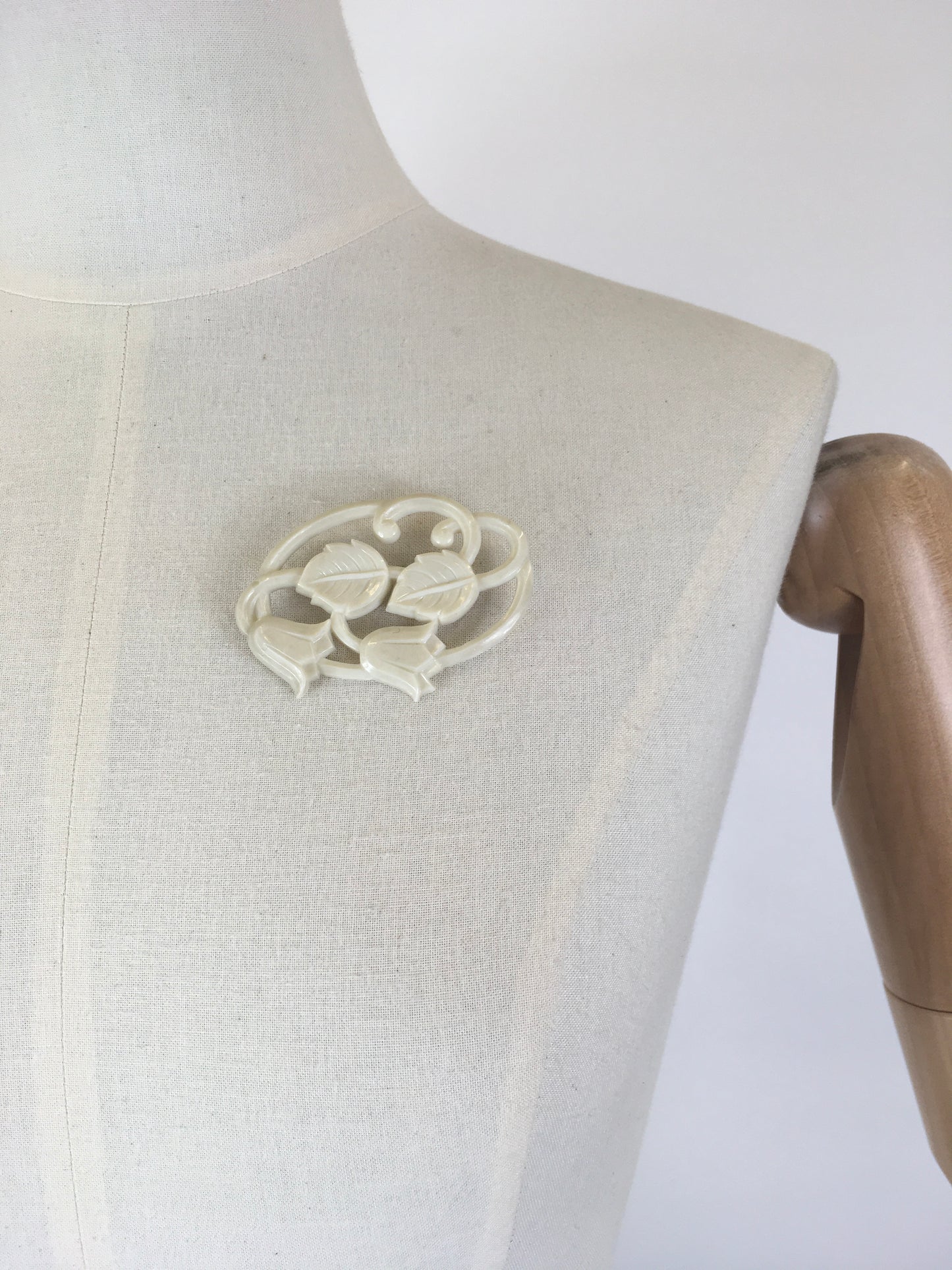 Original 1940’s Early Plastic Brooch - Adorned with Flora and Leaves in Old Cream