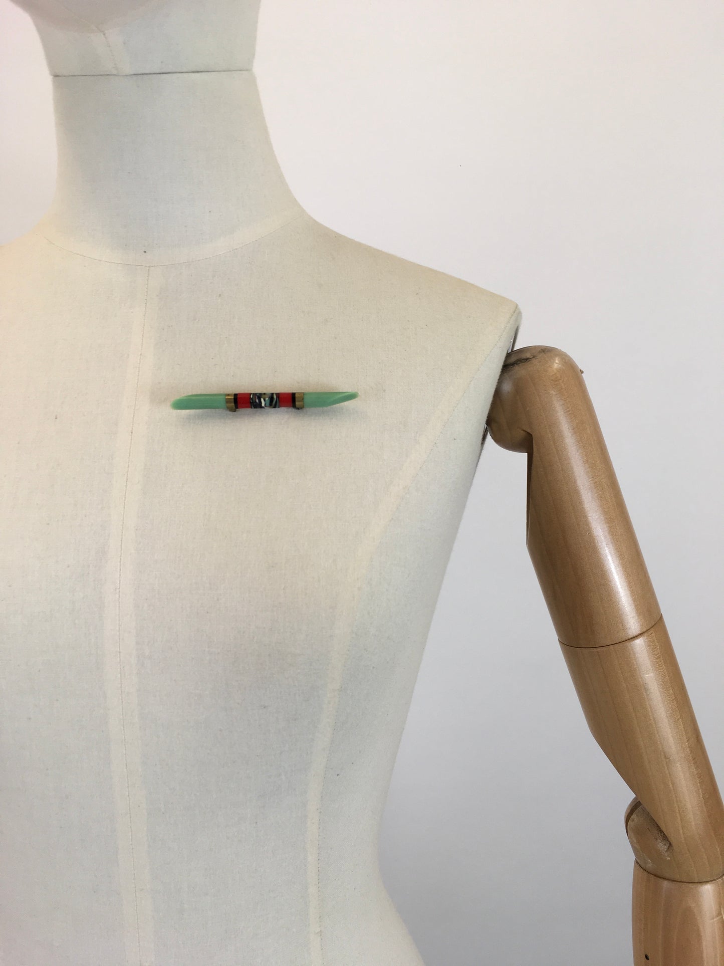 Original 1930's Stunning Bar Brooch - In Deco Green With Red & Marbled Inlay