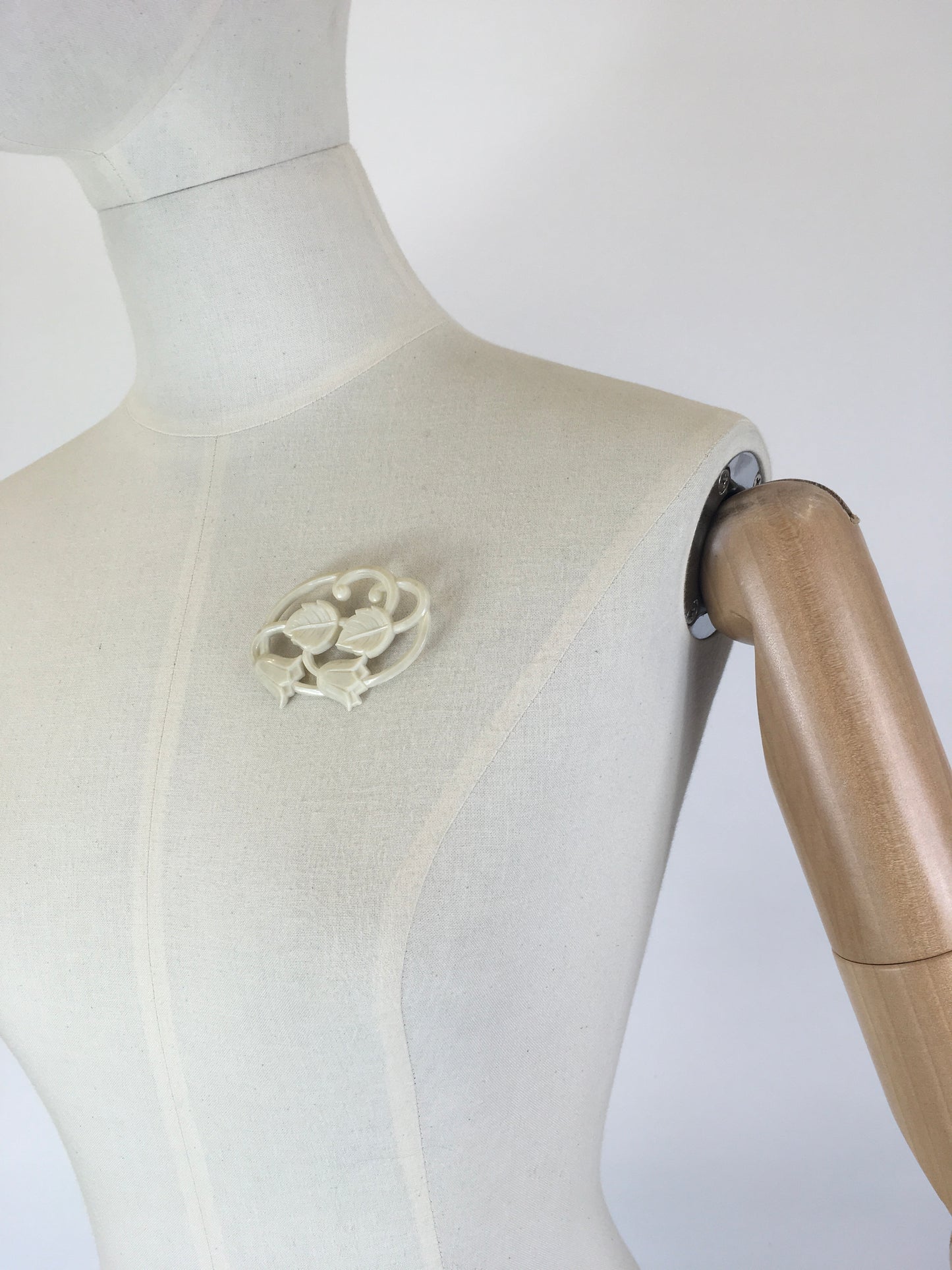 Original 1940’s Early Plastic Brooch - Adorned with Flora and Leaves in Old Cream