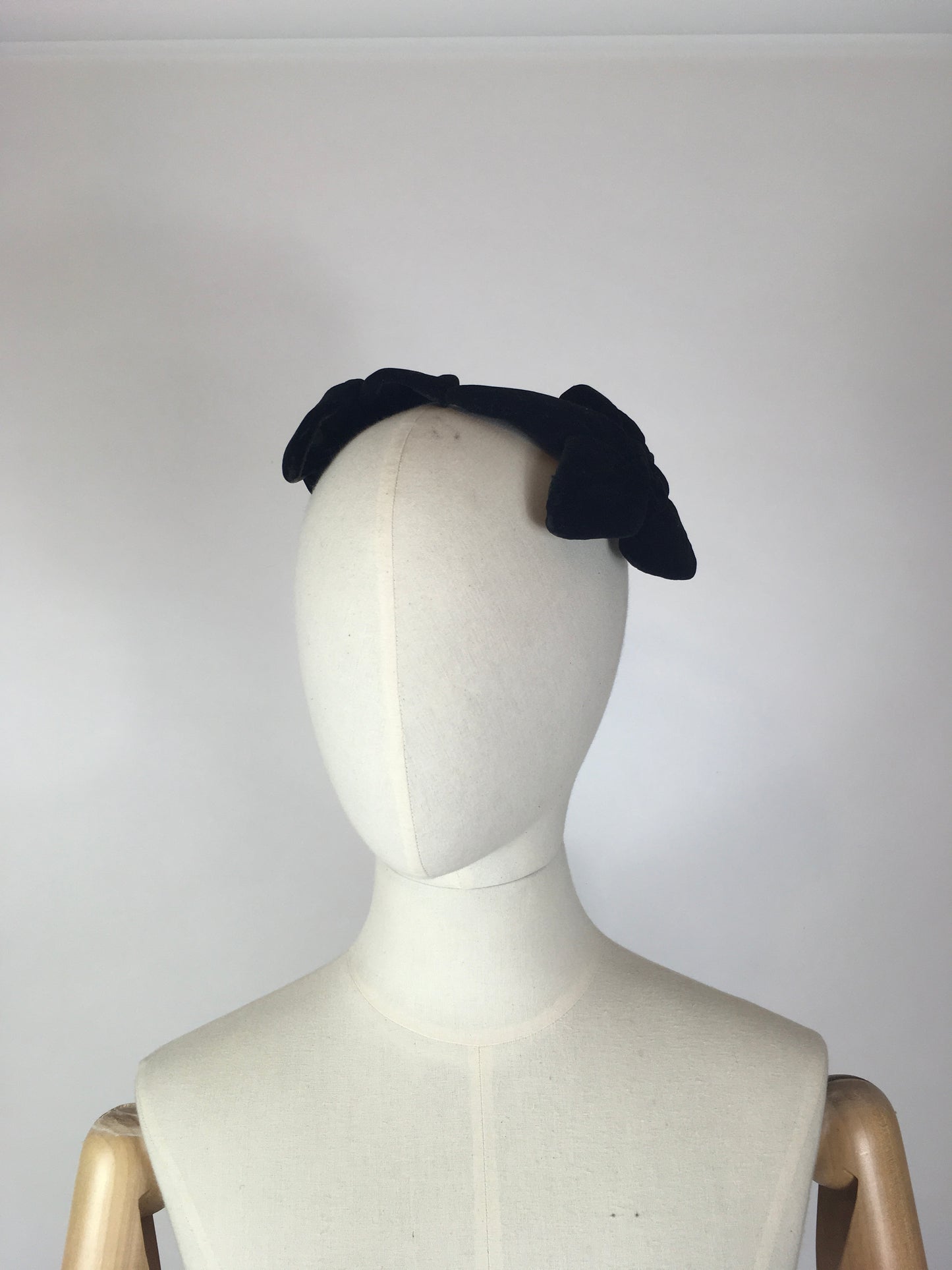 Original 1950’s Black Velvet Headpiece - With Fabulous Bow Shaping